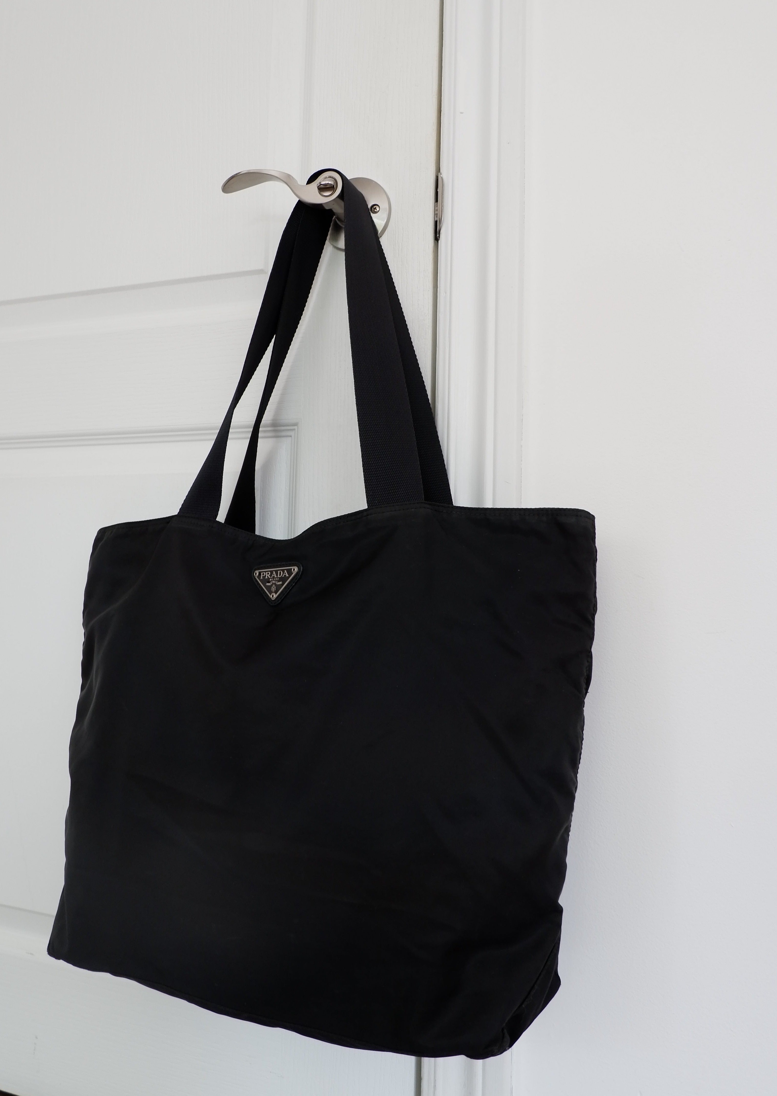 Authentique Sac fourre-tout Prada en nylon noir grande taille d'occasion