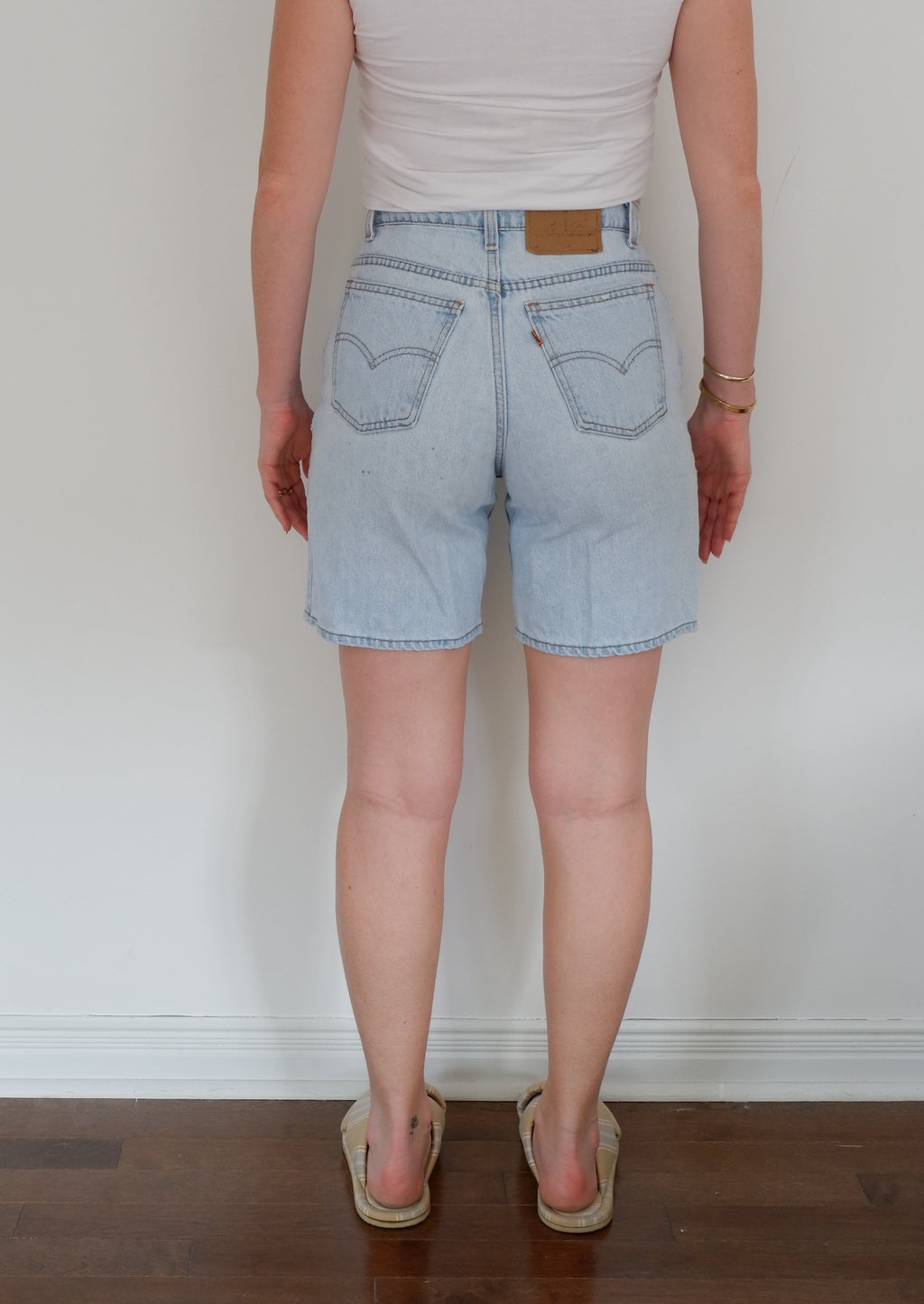 Short en jean délavé Levis Vintage 950 - 27