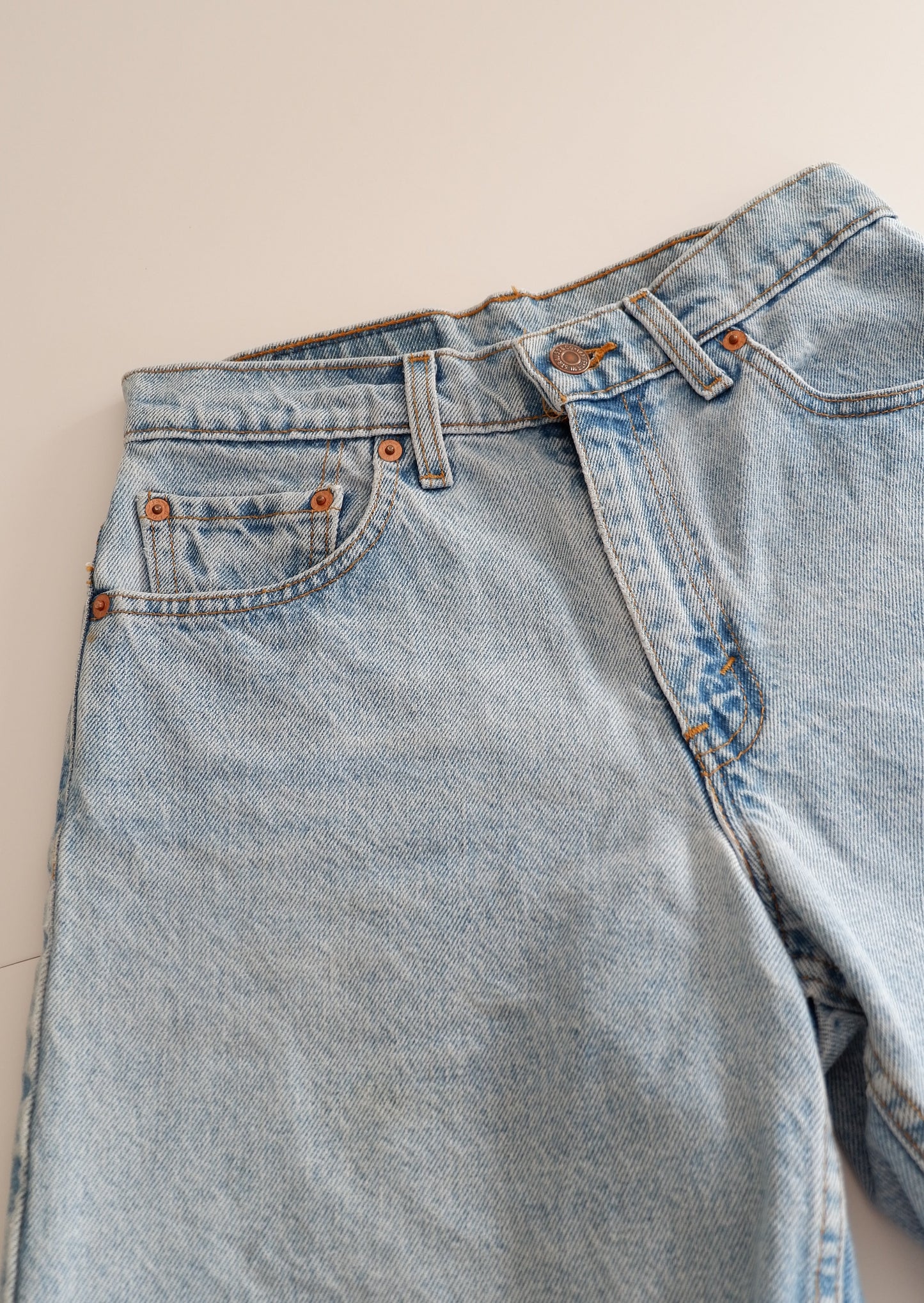 Levis Vintage 550 Light Wash Relaxed Fit Jean Shorts - 26