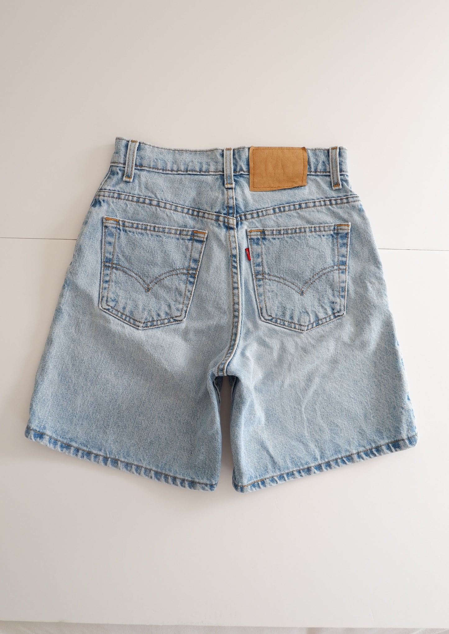 Levis Vintage 550 Light Wash Relaxed Fit Jean Shorts - 26