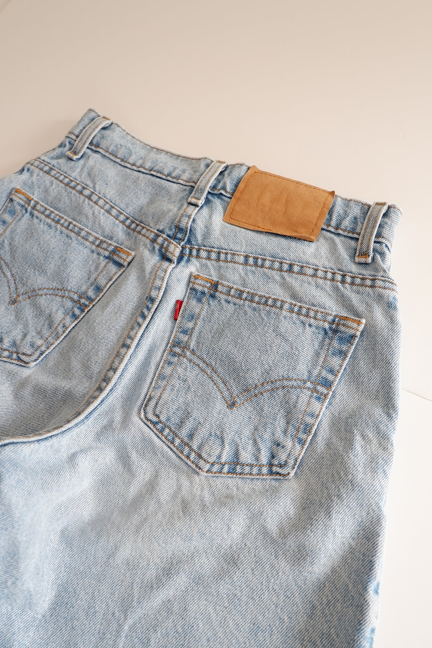 Levis Vintage 550 Light Wash Relaxed Fit Jean Shorts - 26