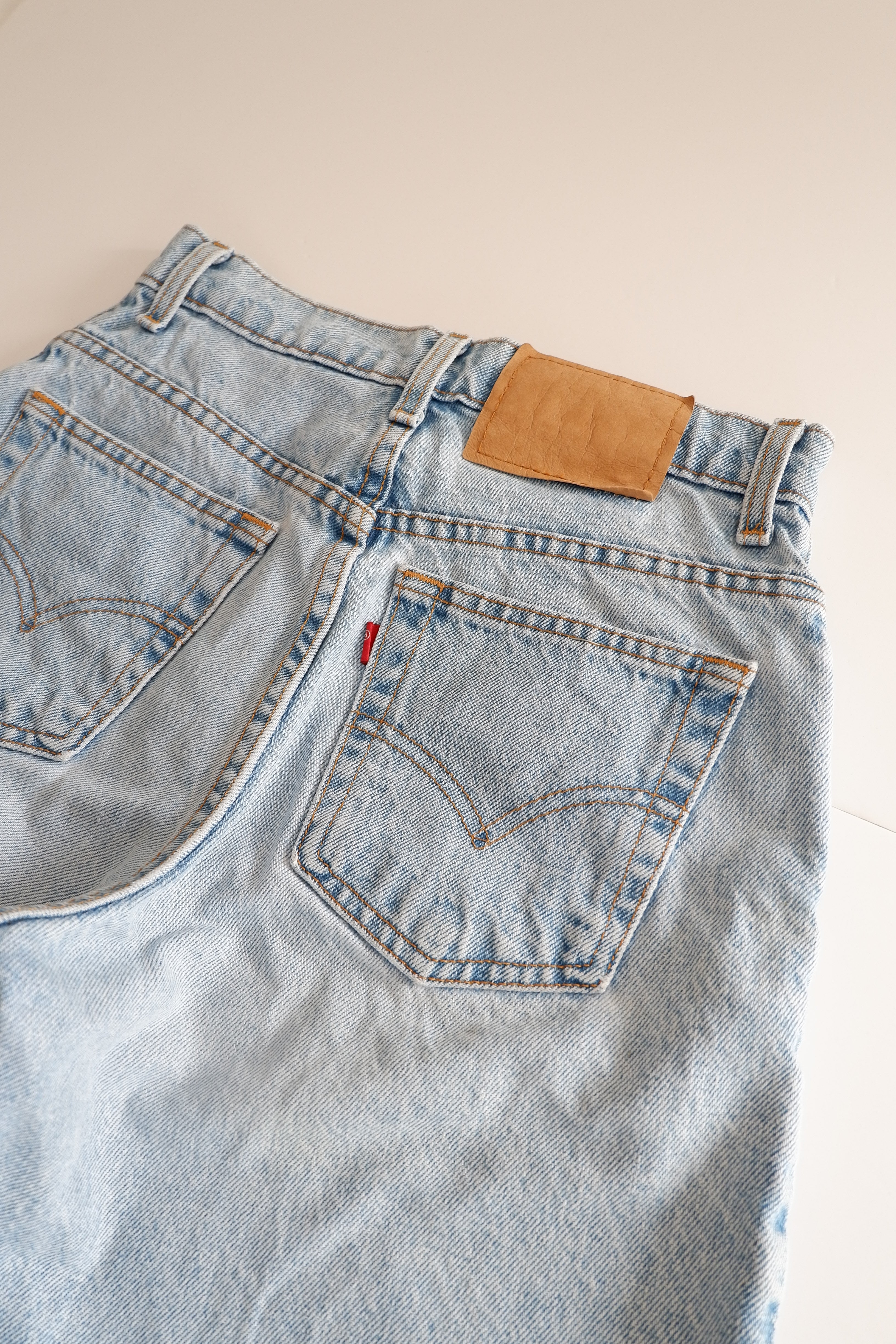 Levis Vintage 550 Light Wash Relaxed Fit Jean Shorts - 26