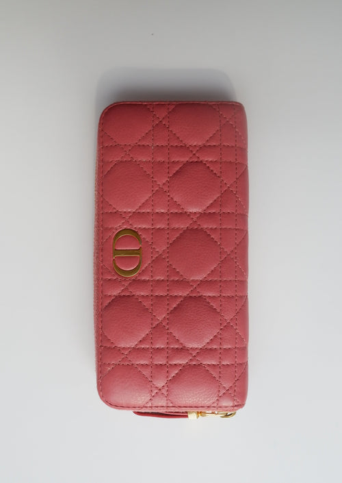 Portefeuille zippé long Dior en cuir cannage rose authentique d'occasion