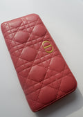 Portefeuille zippé long Dior en cuir cannage rose authentique d'occasion