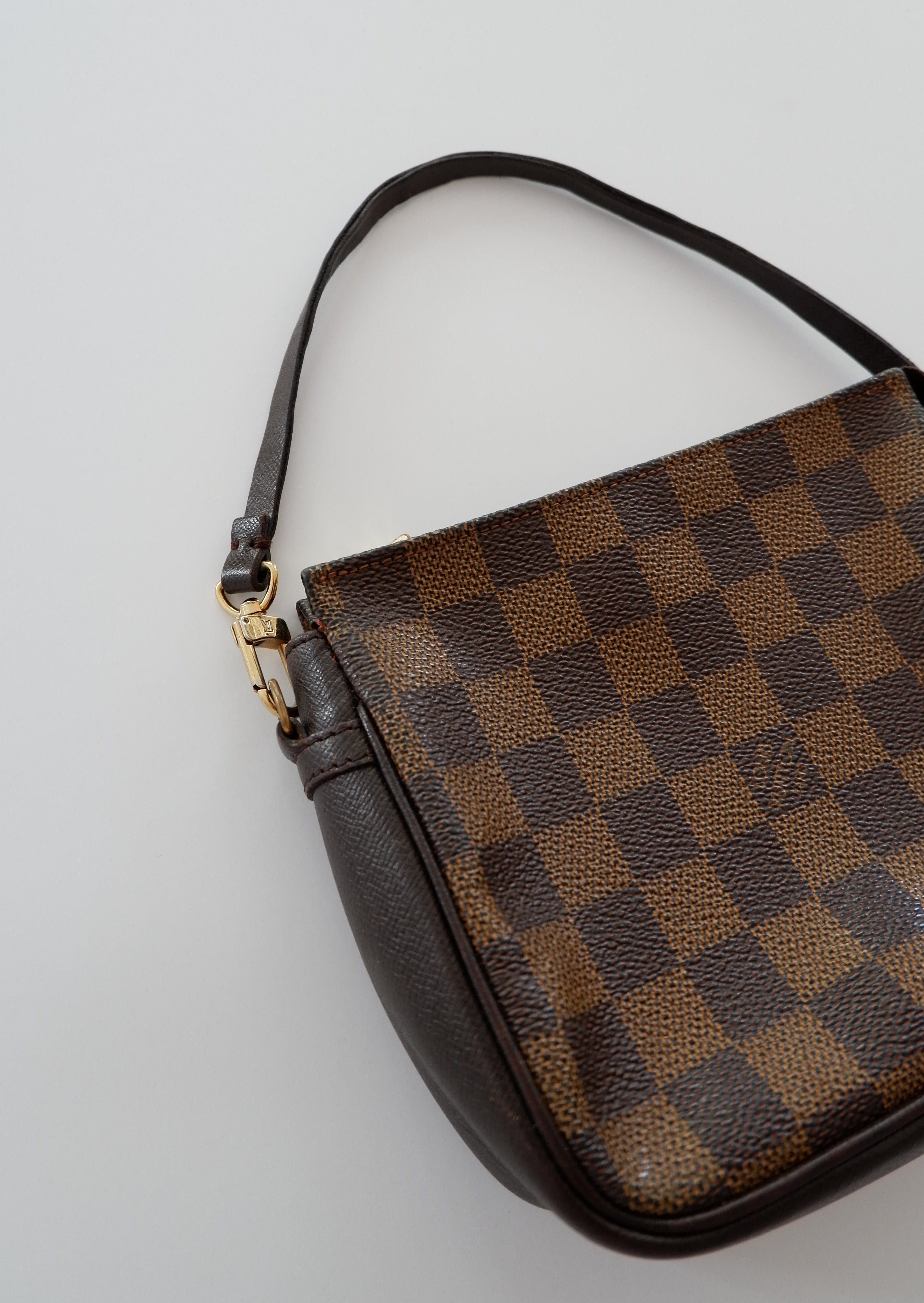 Pochette accessoire Louis Vuitton Damier Ebene Trousse, pré-aimée et authentique