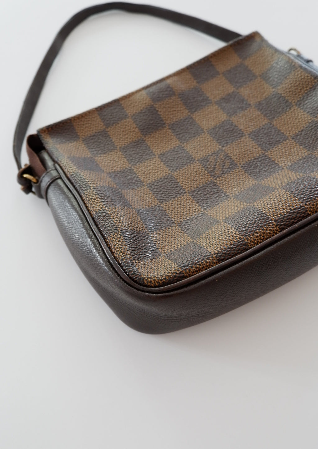 Pochette accessoire Louis Vuitton Damier Ebene Trousse, pré-aimée et authentique