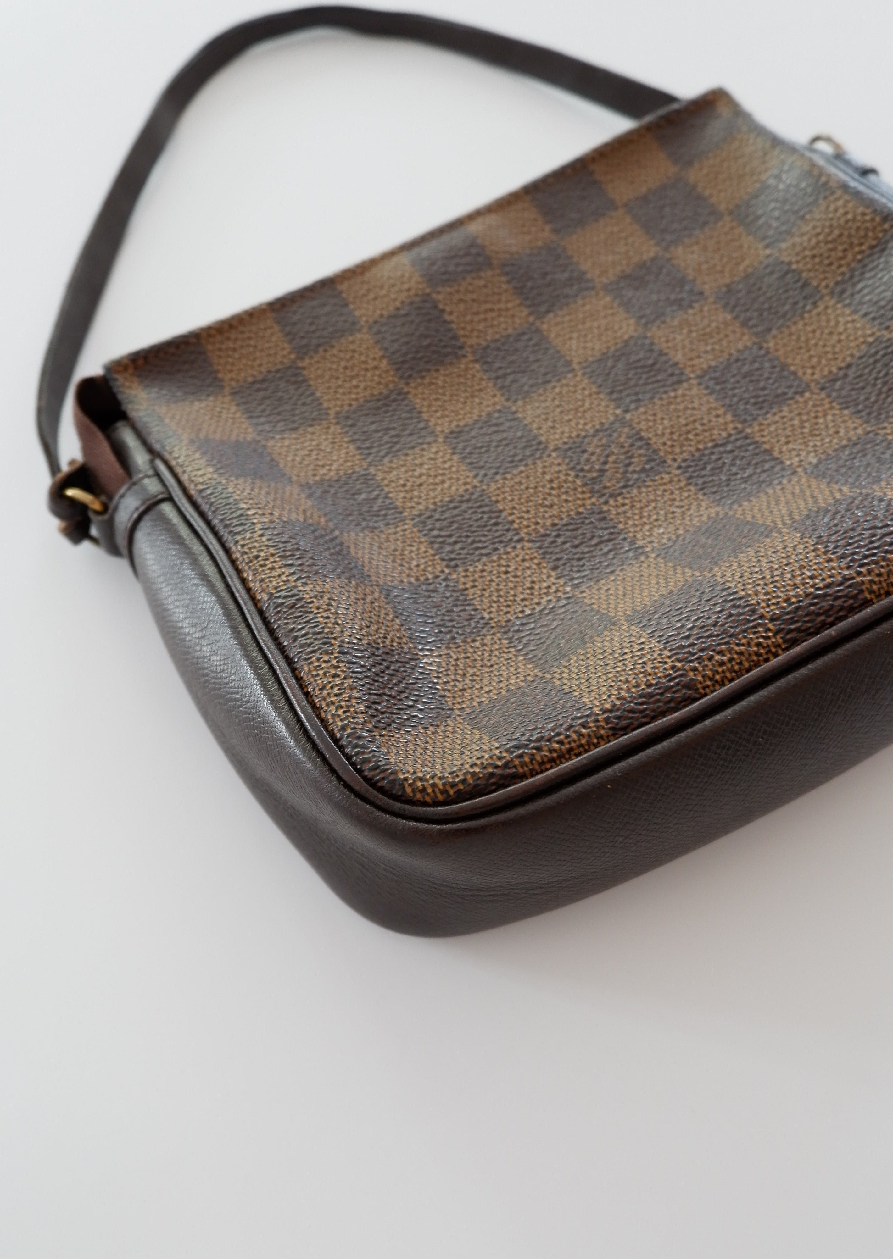 Pochette accessoire Louis Vuitton Damier Ebene Trousse, pré-aimée et authentique