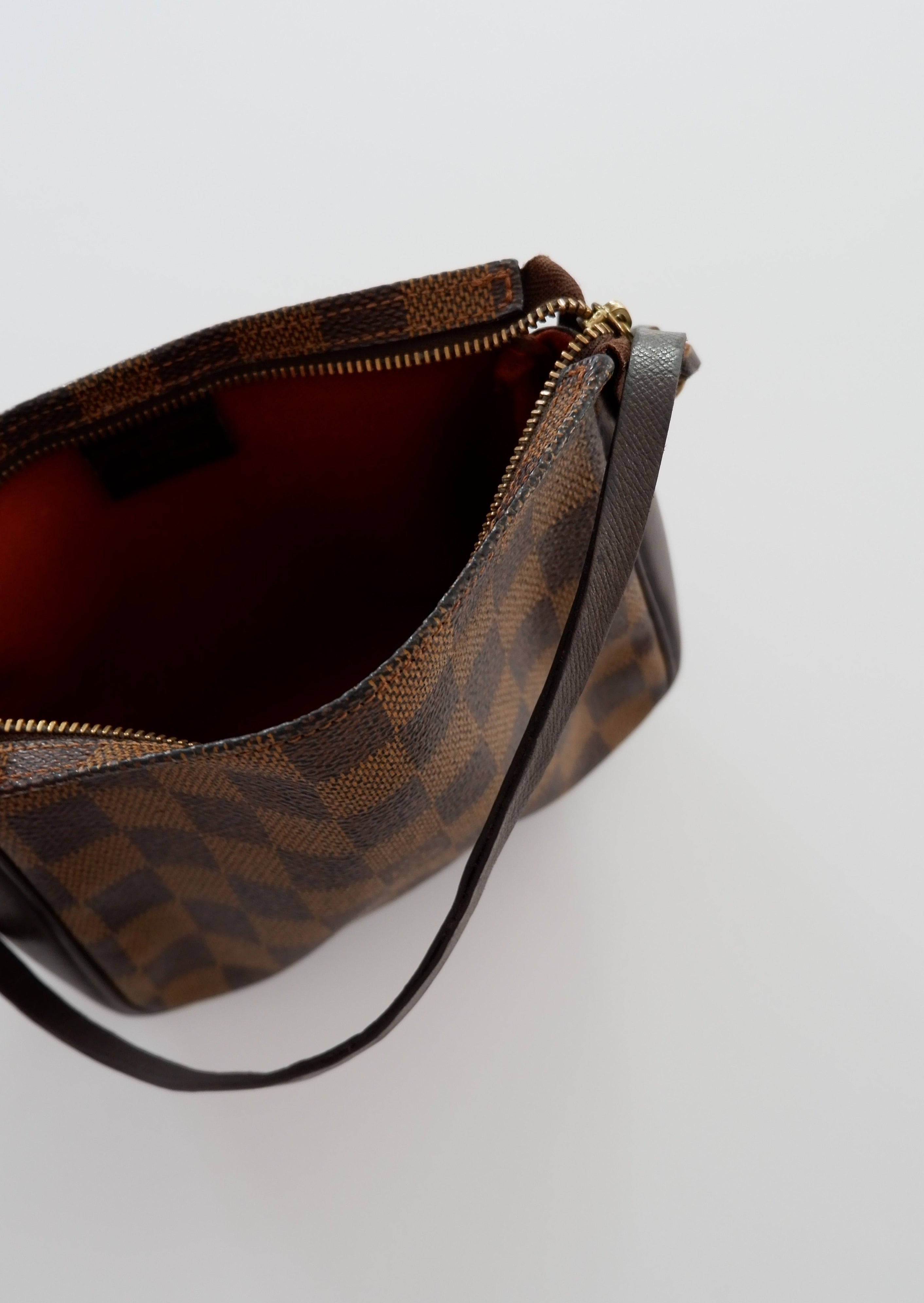 Pochette accessoire Louis Vuitton Damier Ebene Trousse, pré-aimée et authentique