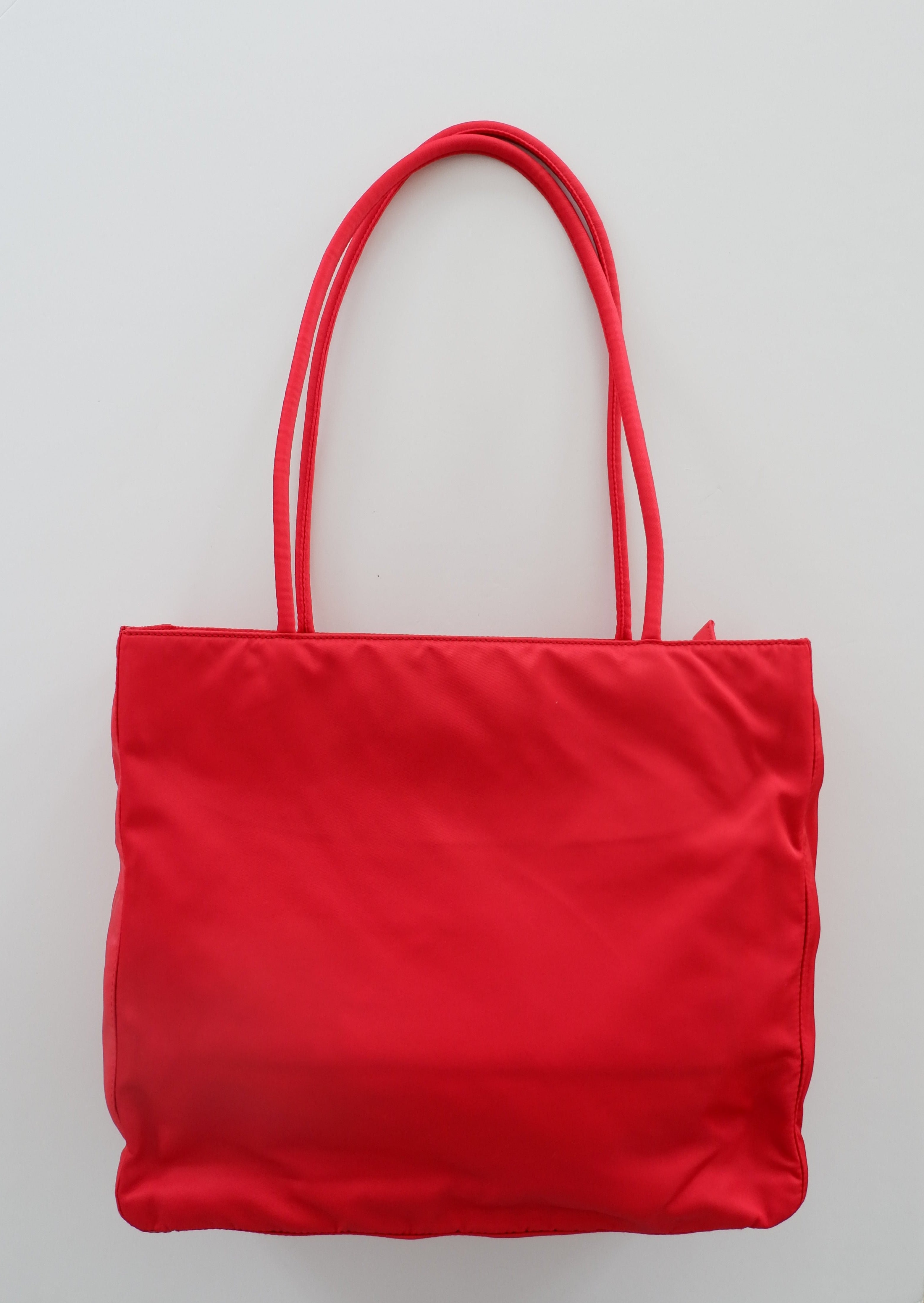 Authentique sac fourre-tout vintage Prada en nylon rouge d'occasion