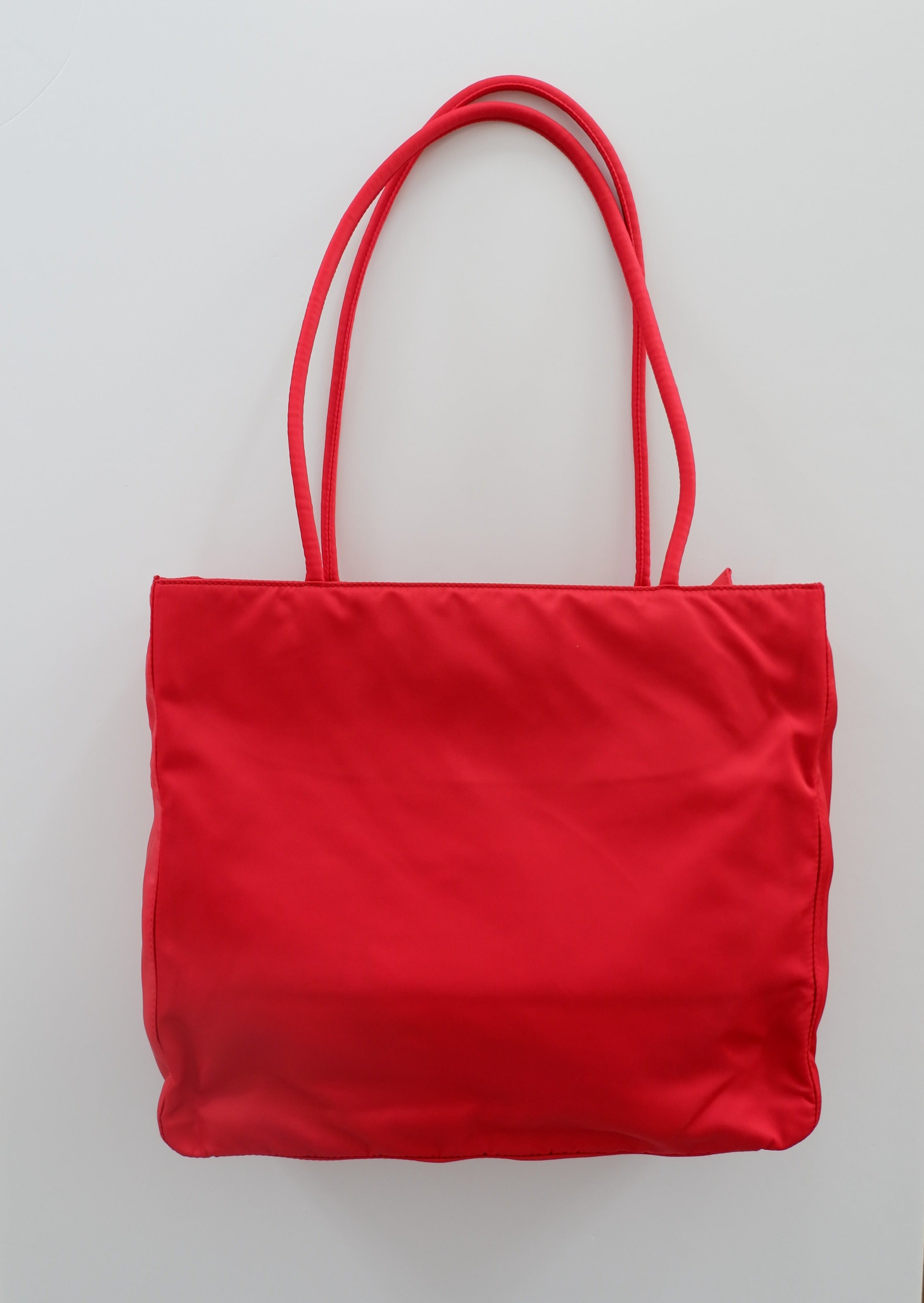 Authentique sac fourre-tout vintage Prada en nylon rouge d'occasion