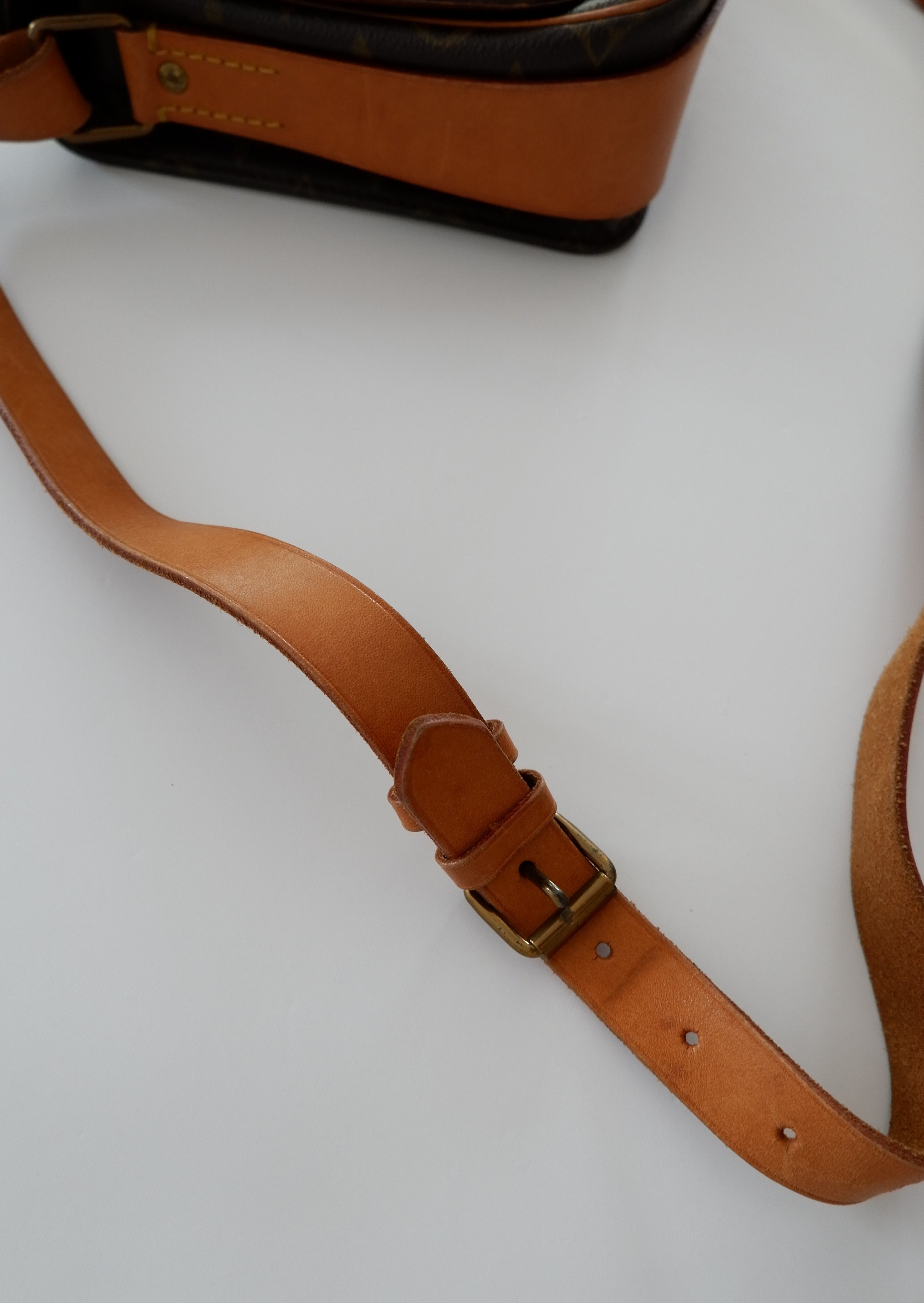 Sac bandoulière Louis Vuitton Cartouchière authentique d'occasion vintage