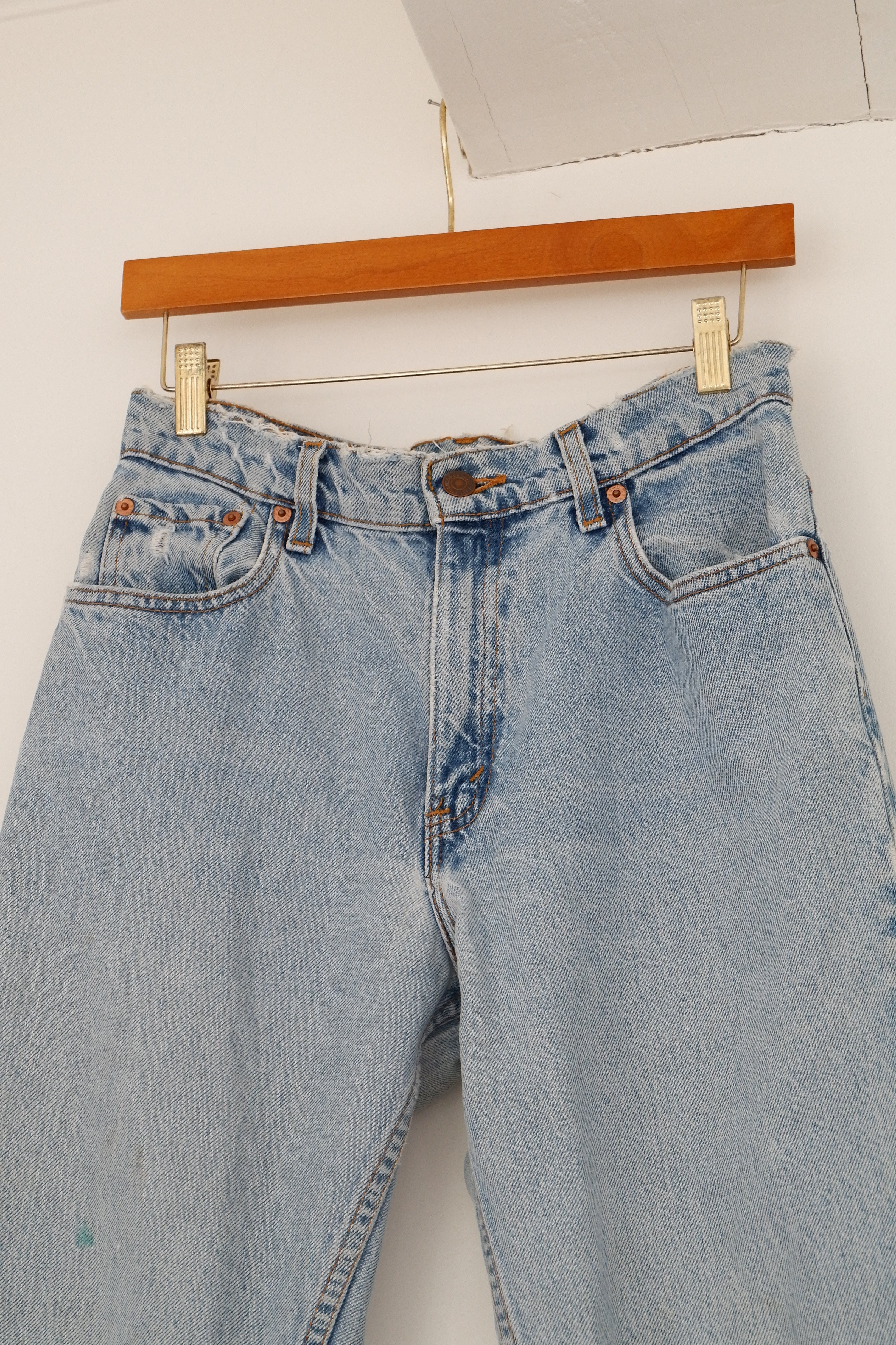 Levis Vintage 550 Light Wash Jeans - 28
