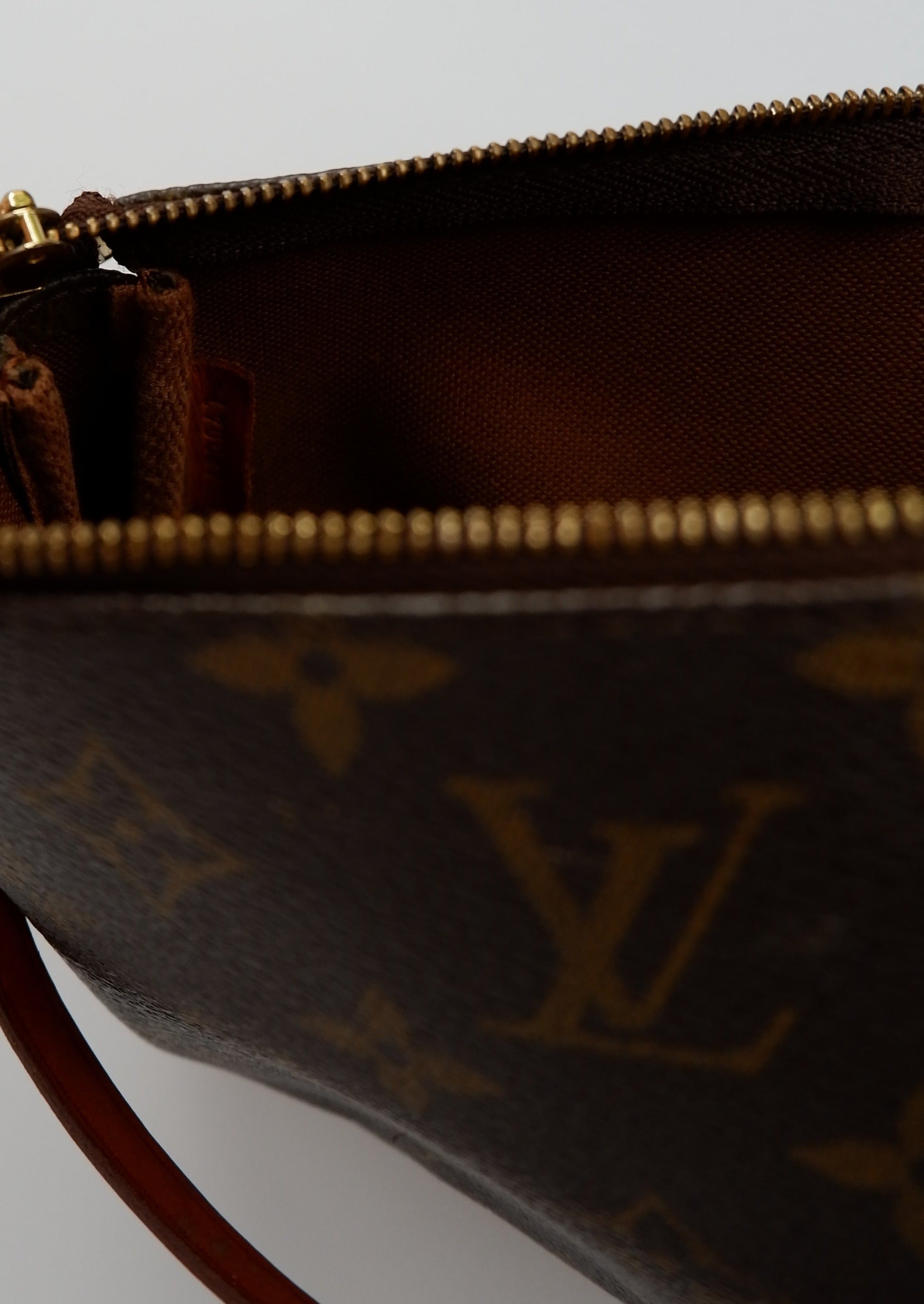 Authentique Louis Vuitton d'occasion Pochette Accessoires Monogram