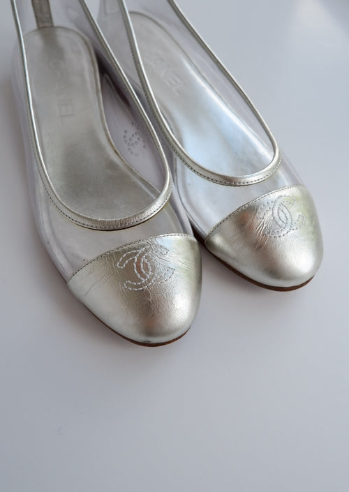 Authentiques ballerines Chanel d'occasion en argent et acétate - 36