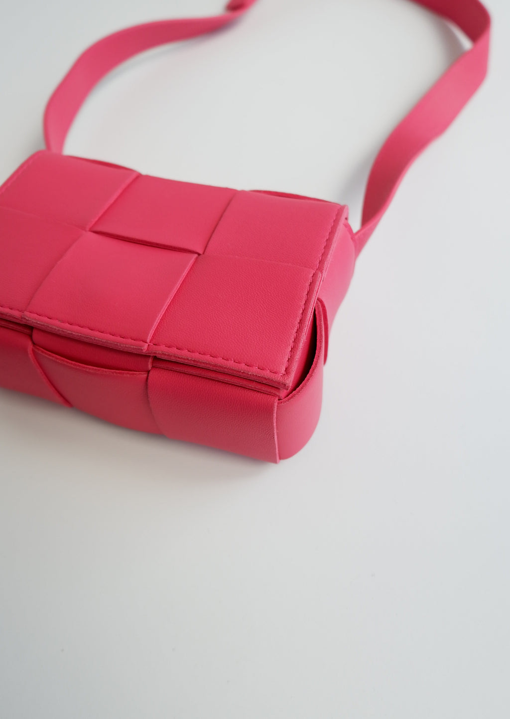 Authentique Sac Bottega Veneta Mini Cassette Rose d'occasion
