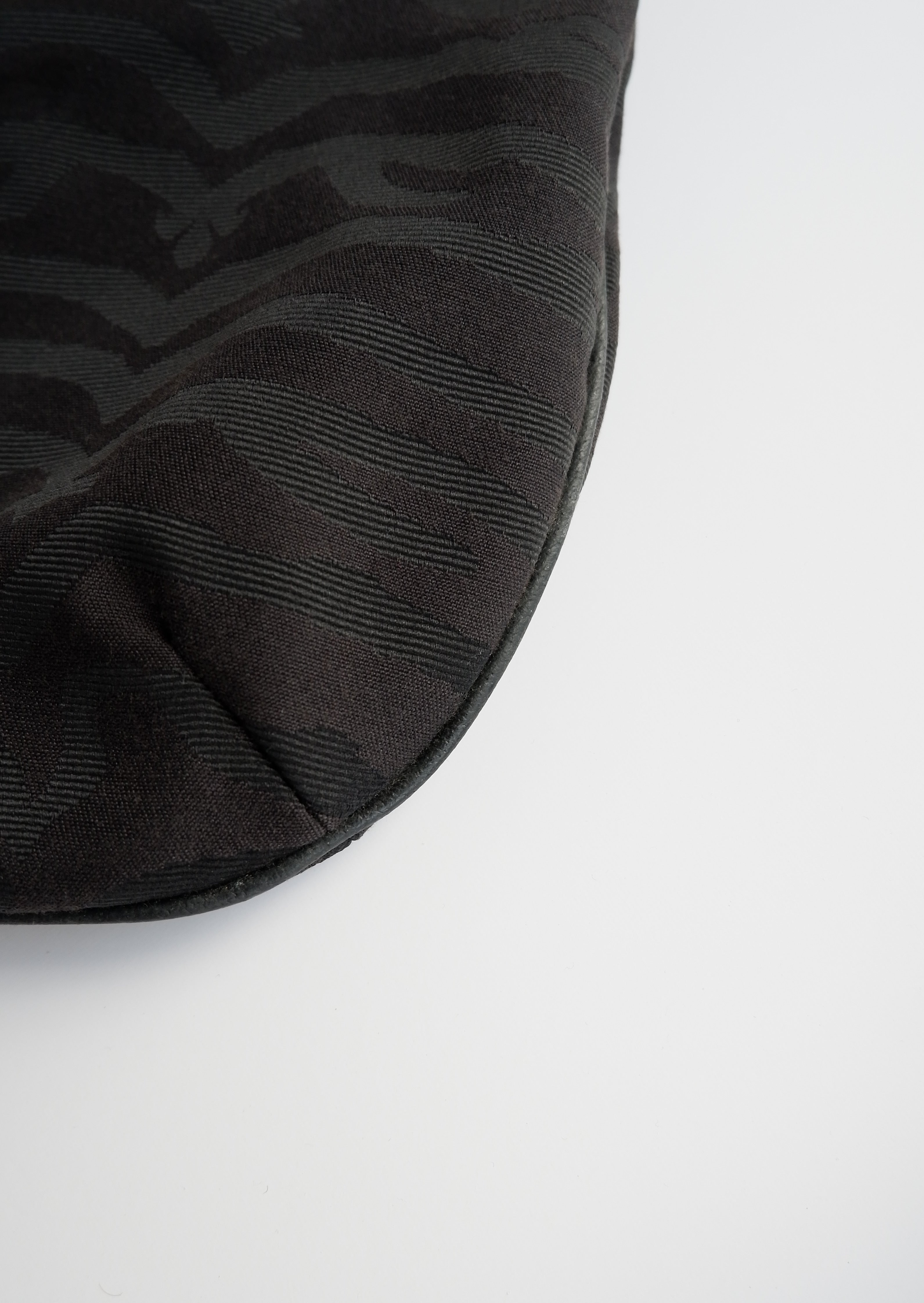 Sac Hobo Fendi authentique d'occasion en toile noire à imprimé animal