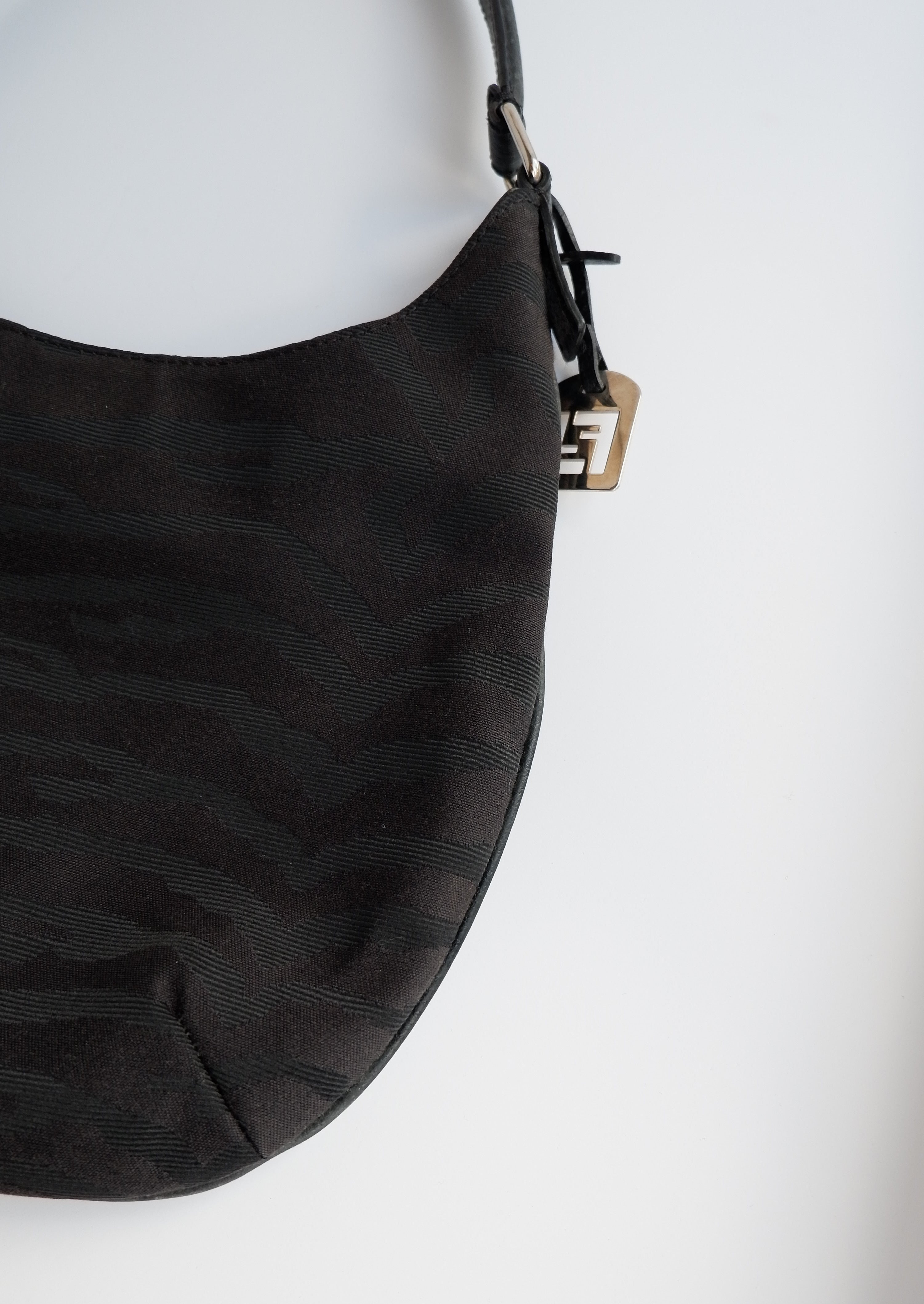 Sac Hobo Fendi authentique d'occasion en toile noire à imprimé animal