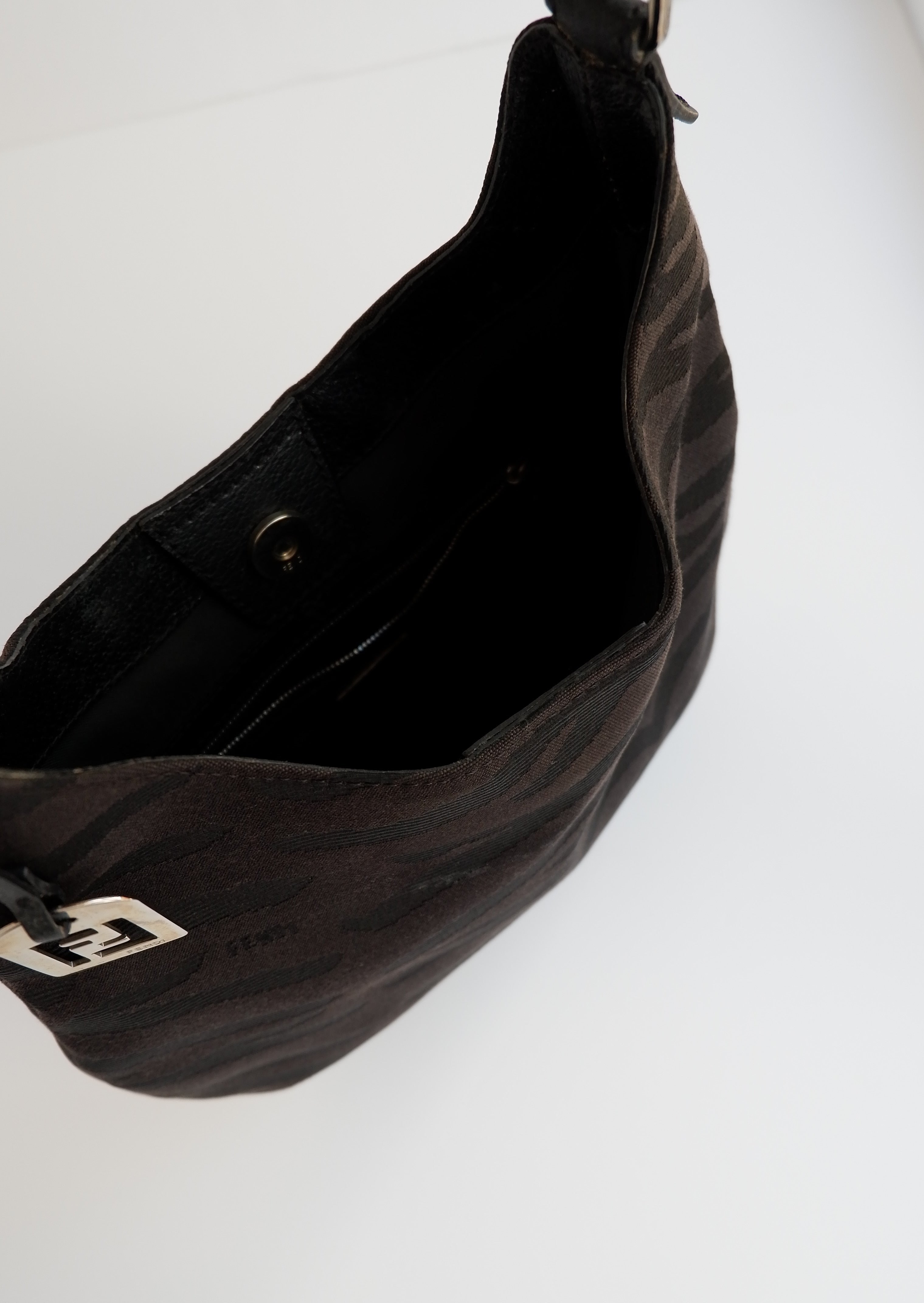 Sac Hobo Fendi authentique d'occasion en toile noire à imprimé animal