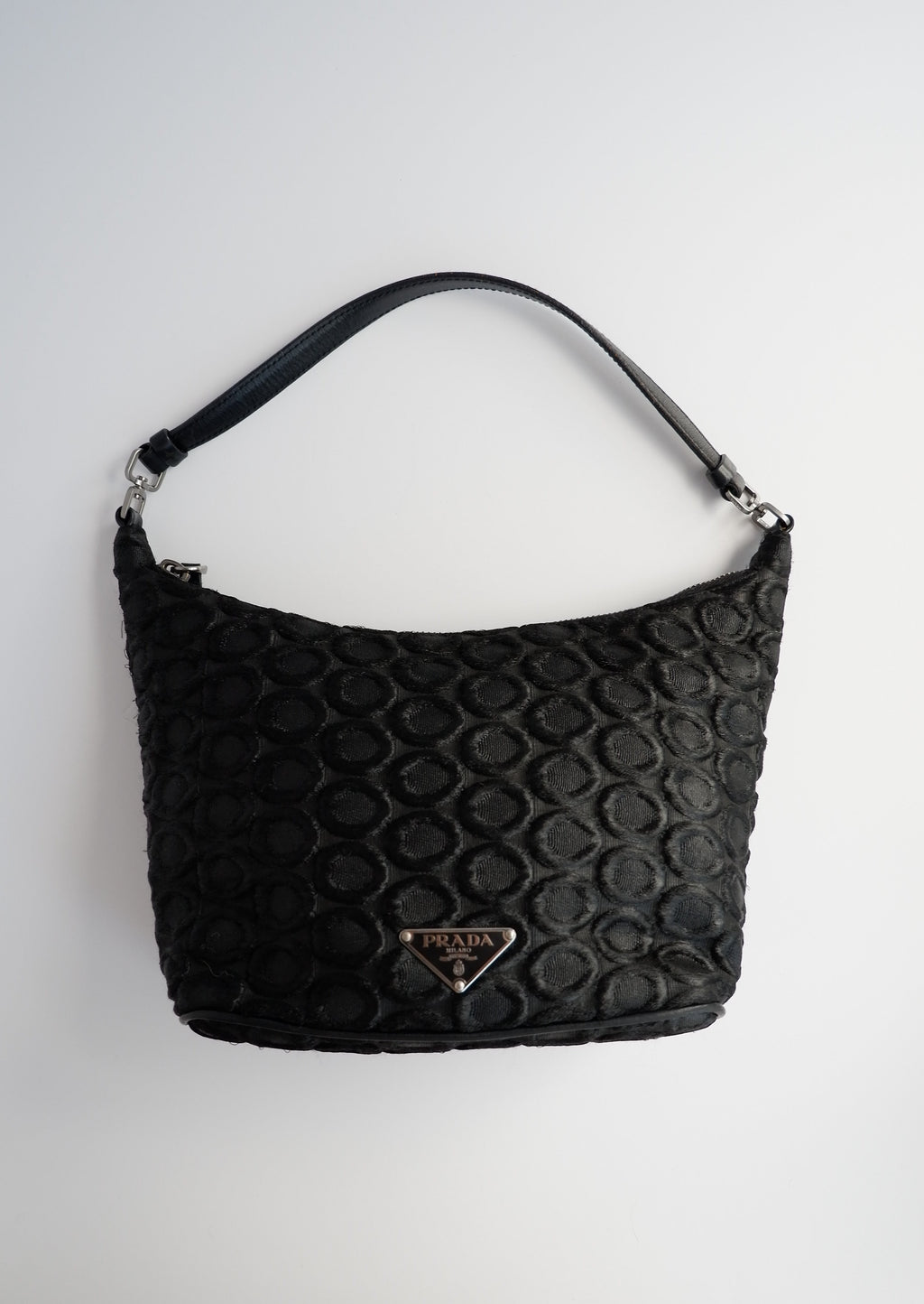 Sac porté épaule Prada authentique d'occasion en tissu noir avec détail cercle