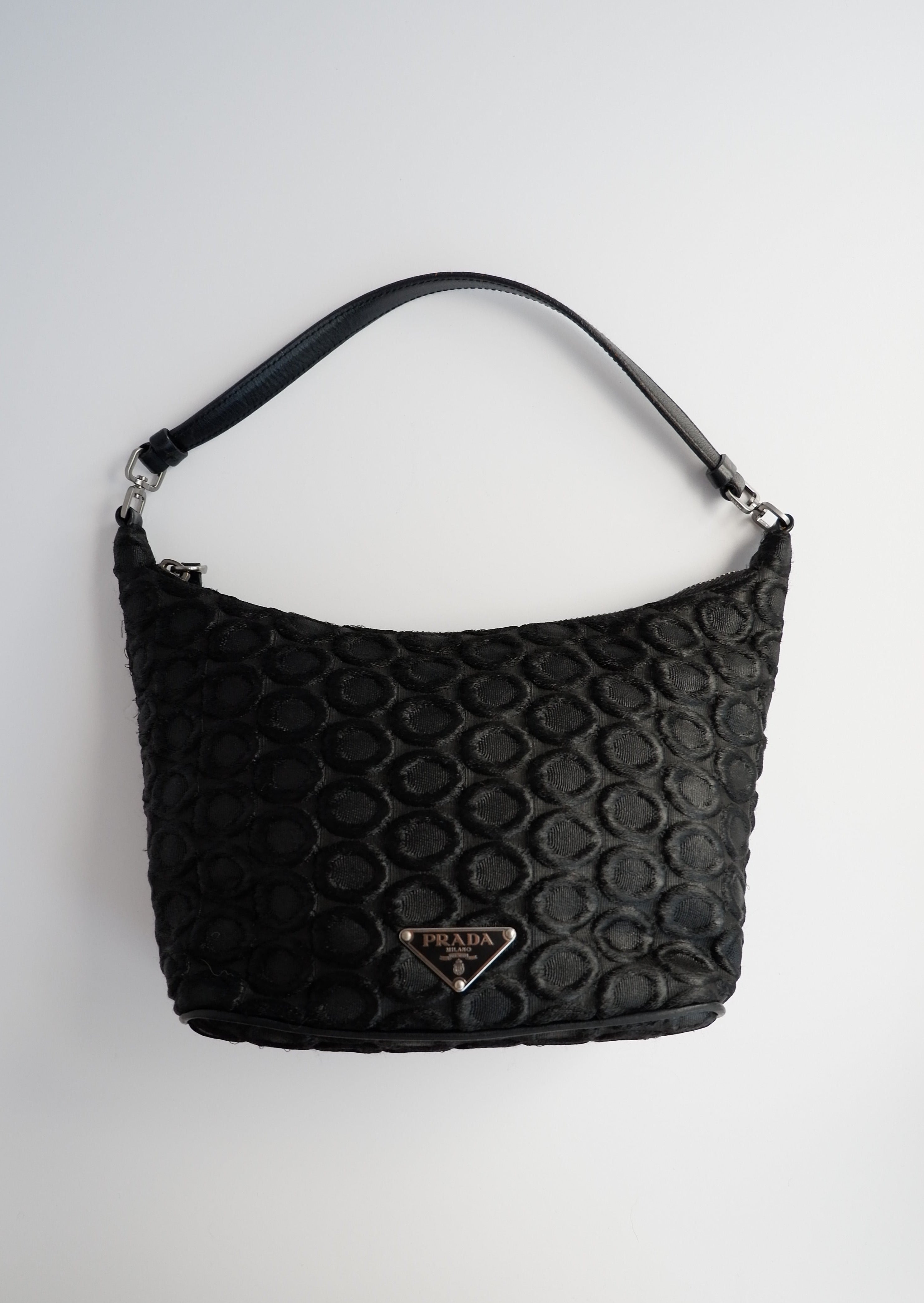Sac porté épaule Prada authentique d'occasion en tissu noir avec détail cercle