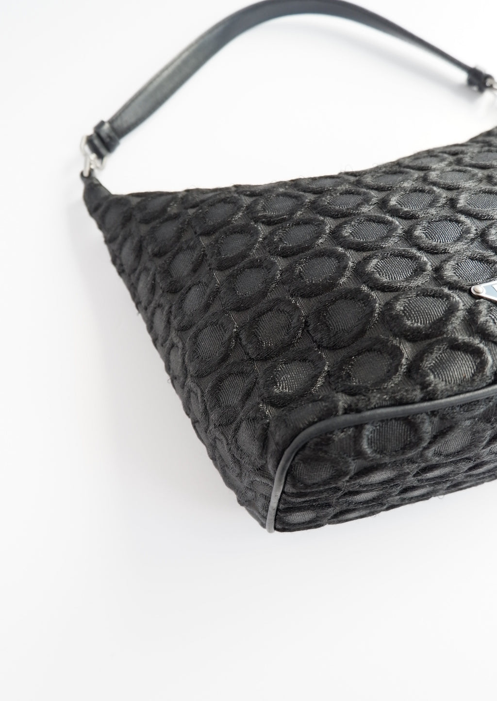 Sac porté épaule Prada authentique d'occasion en tissu noir avec détail cercle