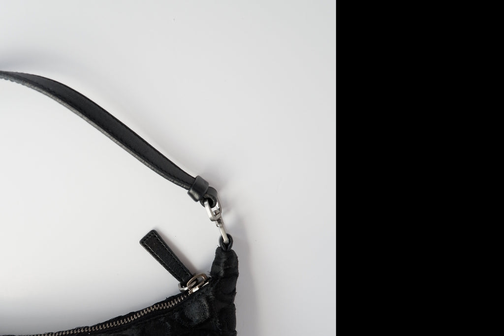 Sac porté épaule Prada authentique d'occasion en tissu noir avec détail cercle