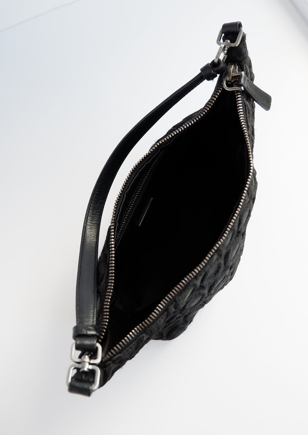 Sac porté épaule Prada authentique d'occasion en tissu noir avec détail cercle