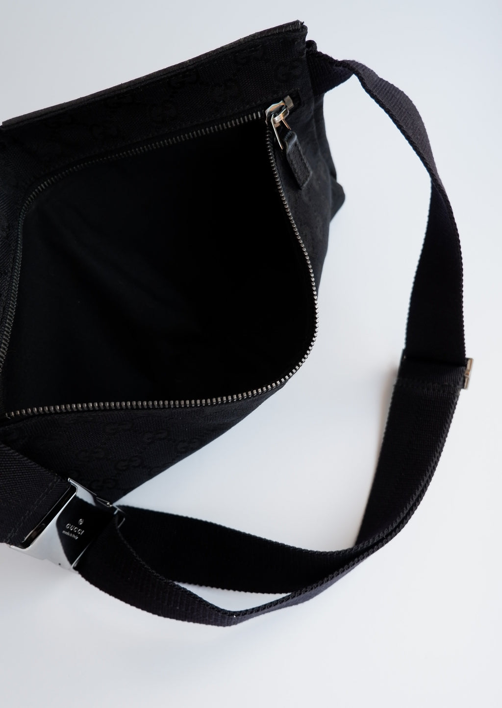 Authentique Sac Banane Gucci en Toile GG Noire Pré-aimé