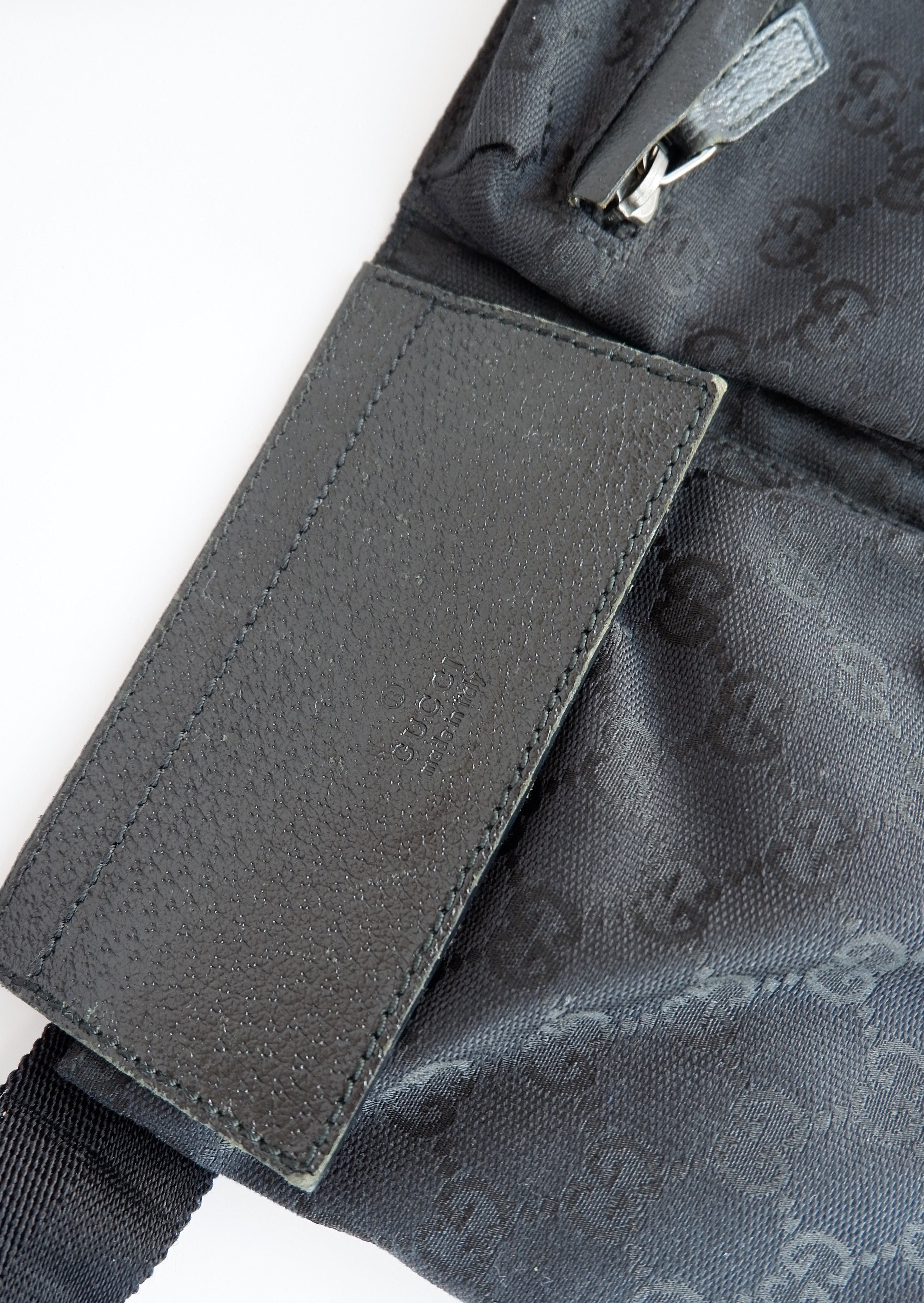 Authentique Sac Banane Gucci en Toile GG Noire Pré-aimé