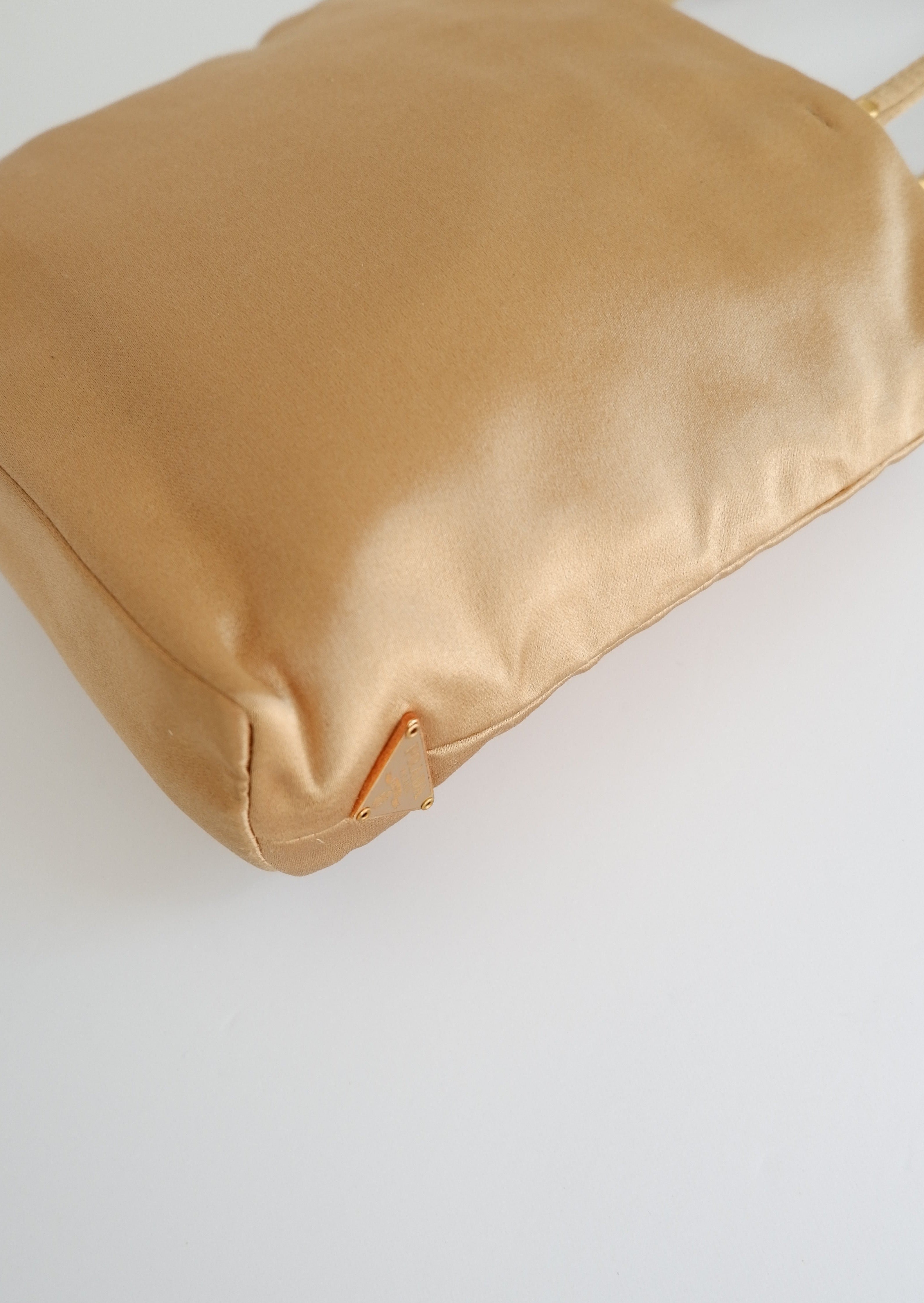 Mini sac à main Prada authentique d'occasion en satin doré