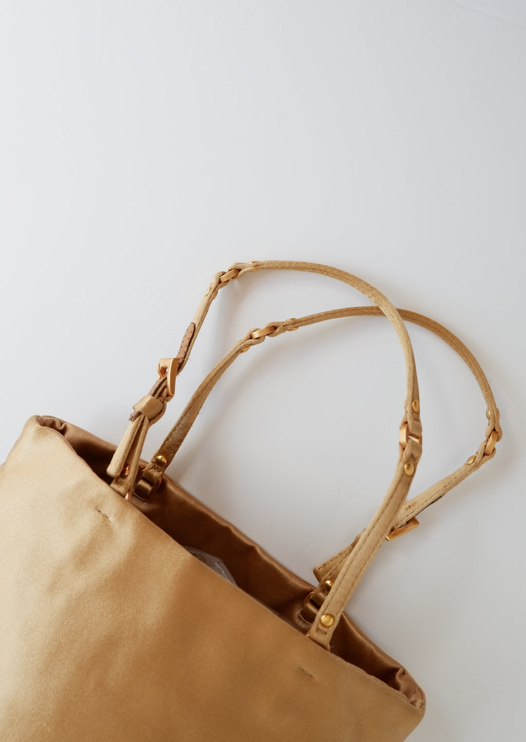 Mini sac à main Prada authentique d'occasion en satin doré