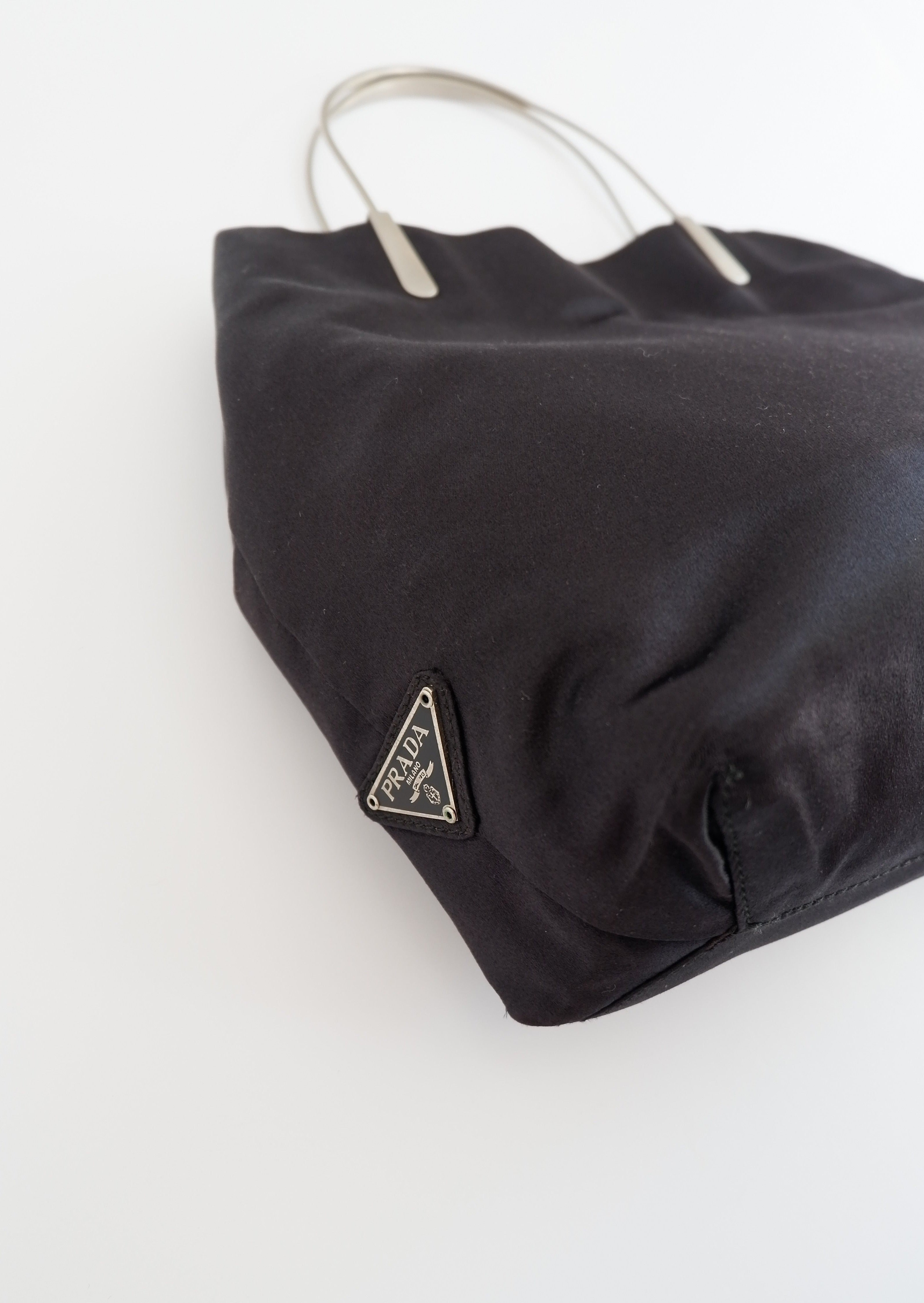 Authentique Sac à Main Vintage Prada en Satin Noir avec Anse en Métal