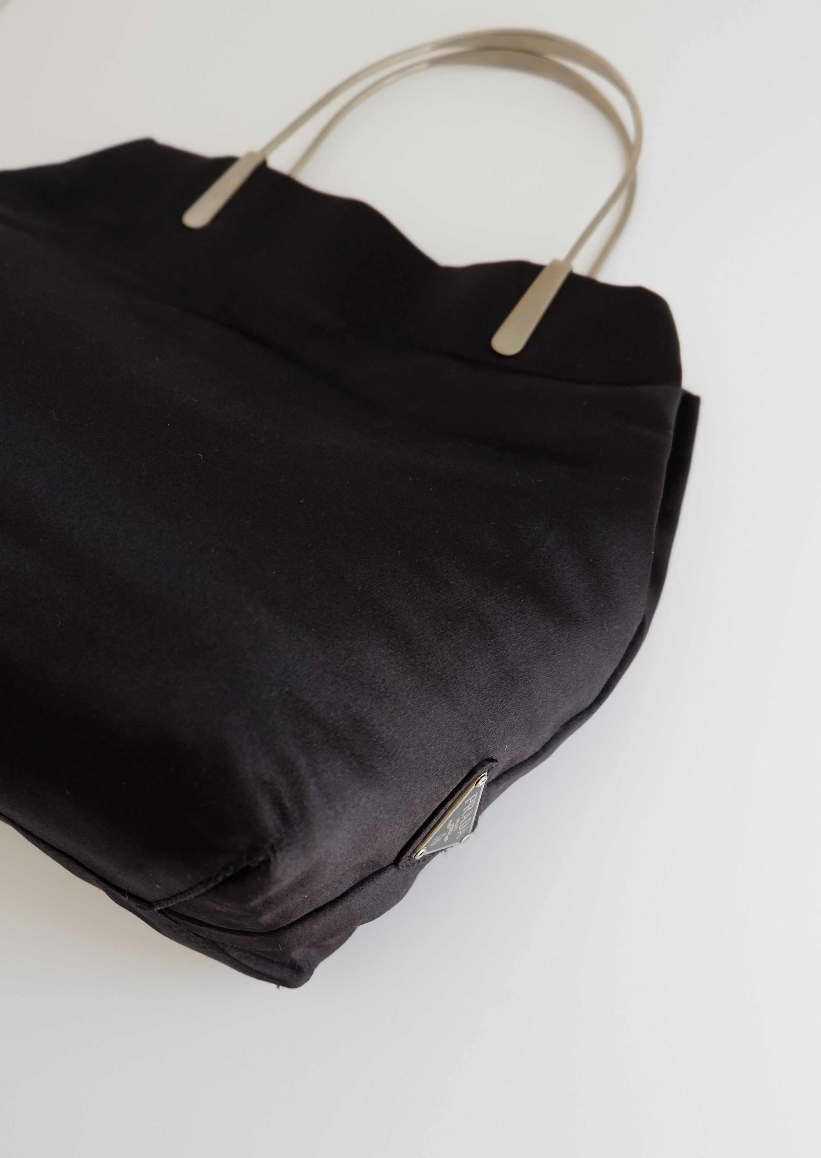 Authentique Sac à Main Vintage Prada en Satin Noir avec Anse en Métal