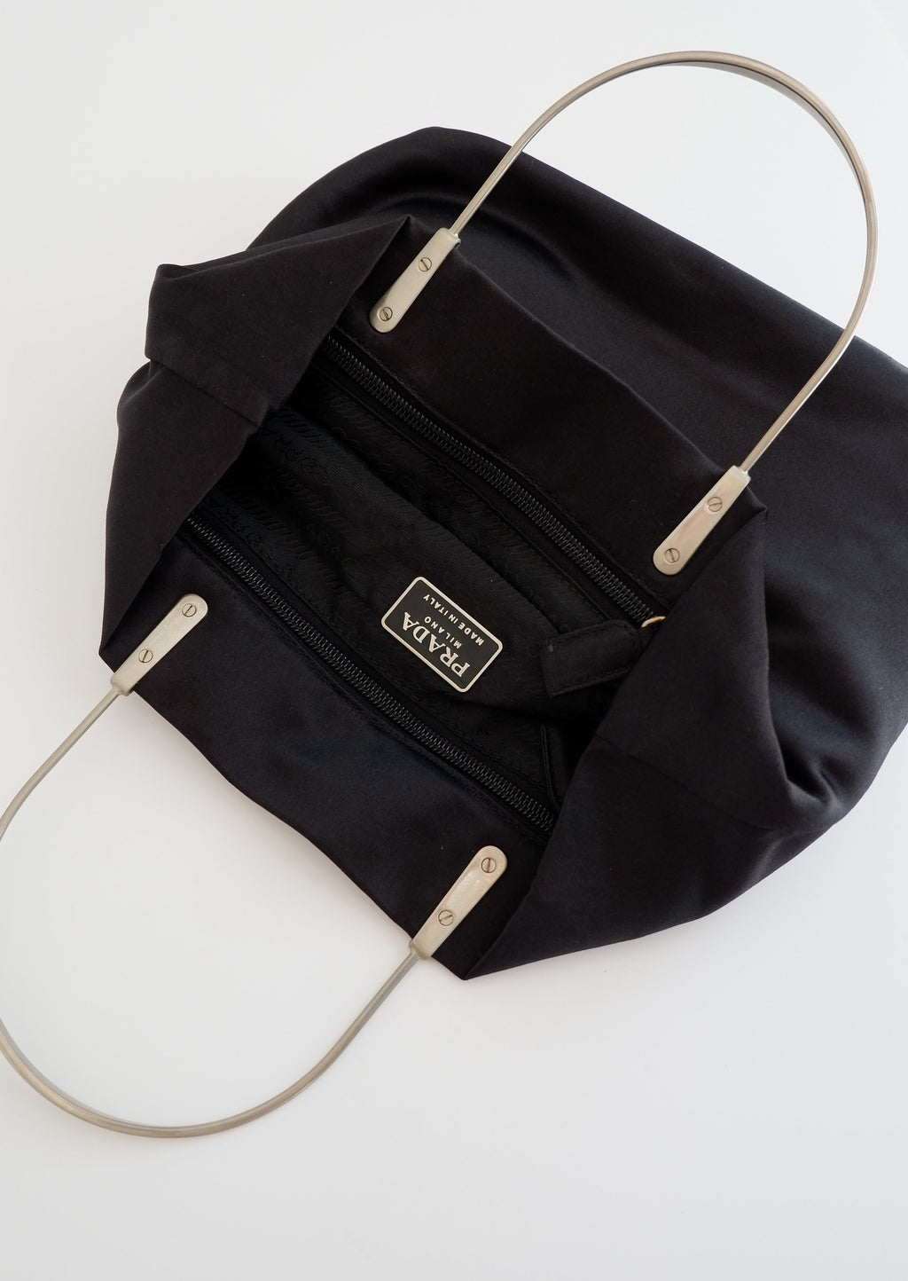Authentique Sac à Main Vintage Prada en Satin Noir avec Anse en Métal
