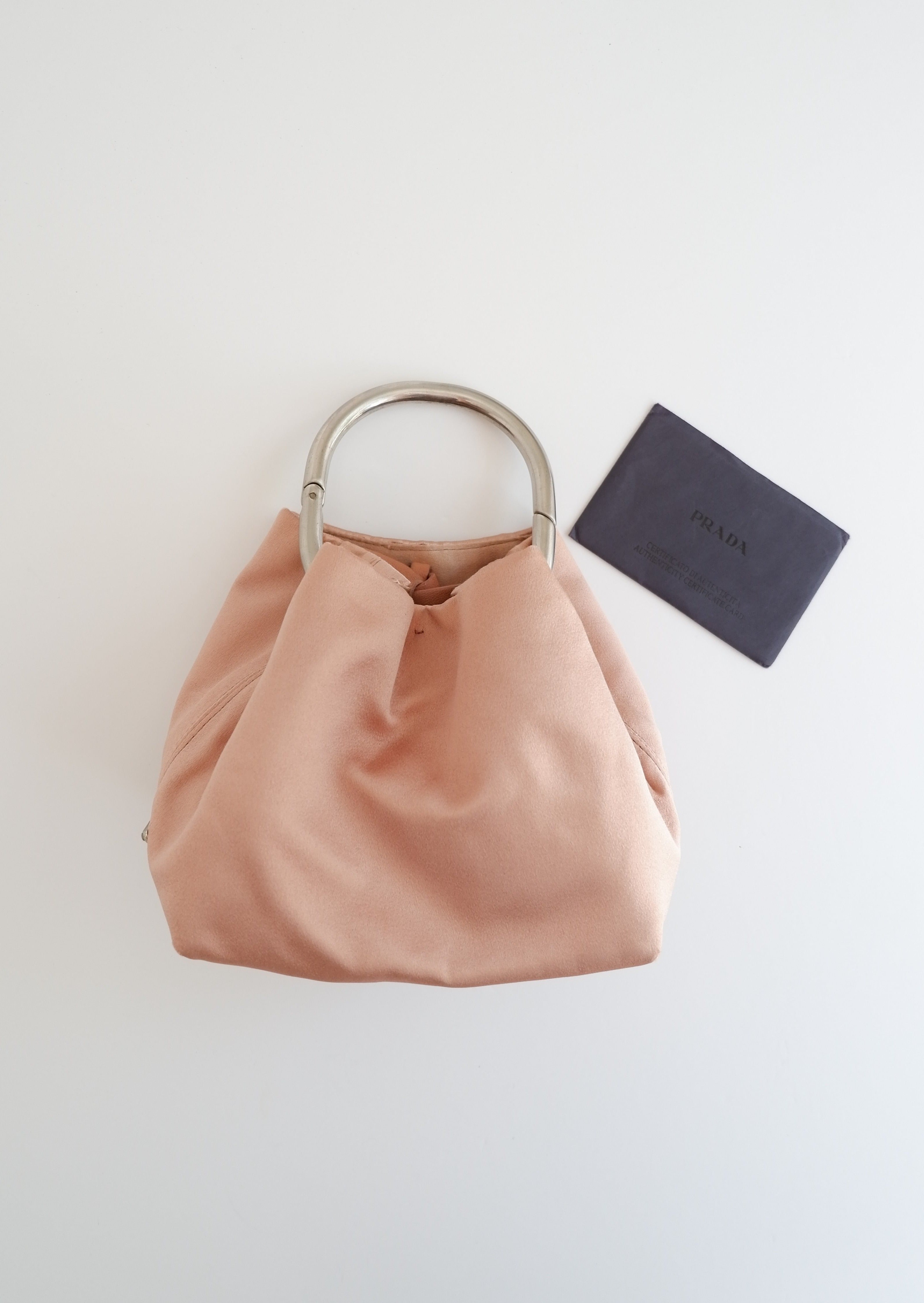 Authentique Pochette Prada Rose Satin Anse Anneau Argentée d'Occasion