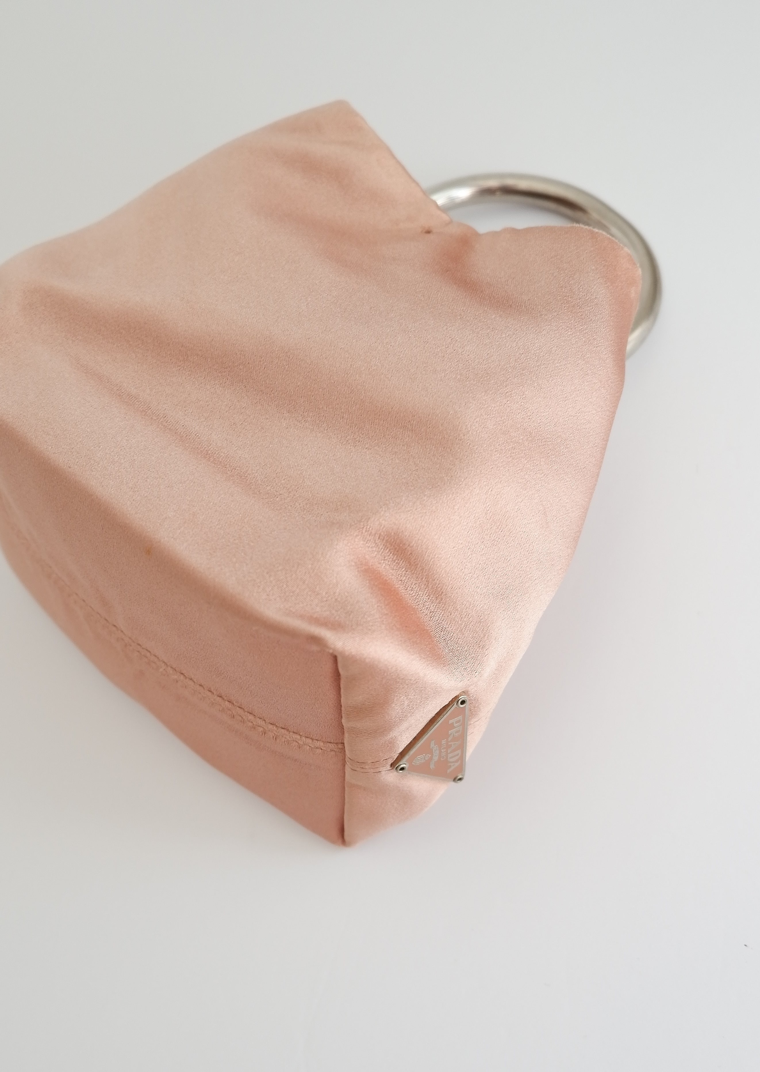 Authentique Pochette Prada Rose Satin Anse Anneau Argentée d'Occasion