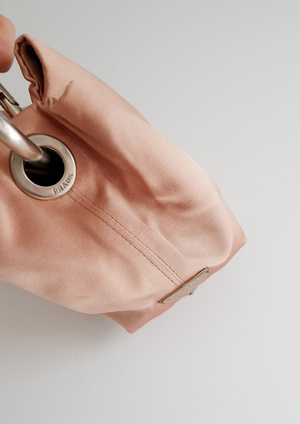 Authentique Pochette Prada Rose Satin Anse Anneau Argentée d'Occasion