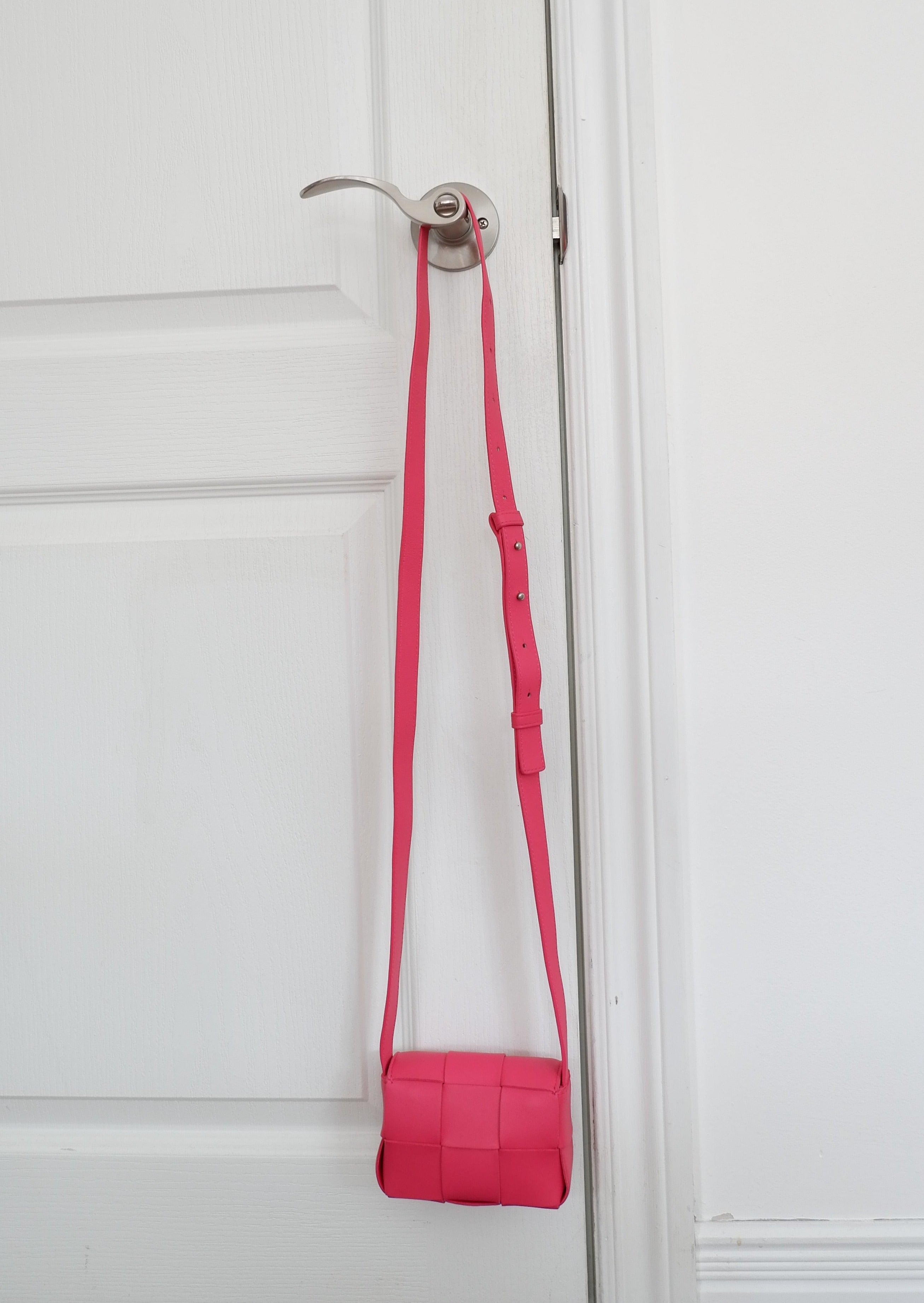 Authentique Sac Bottega Veneta Mini Cassette Rose d'occasion