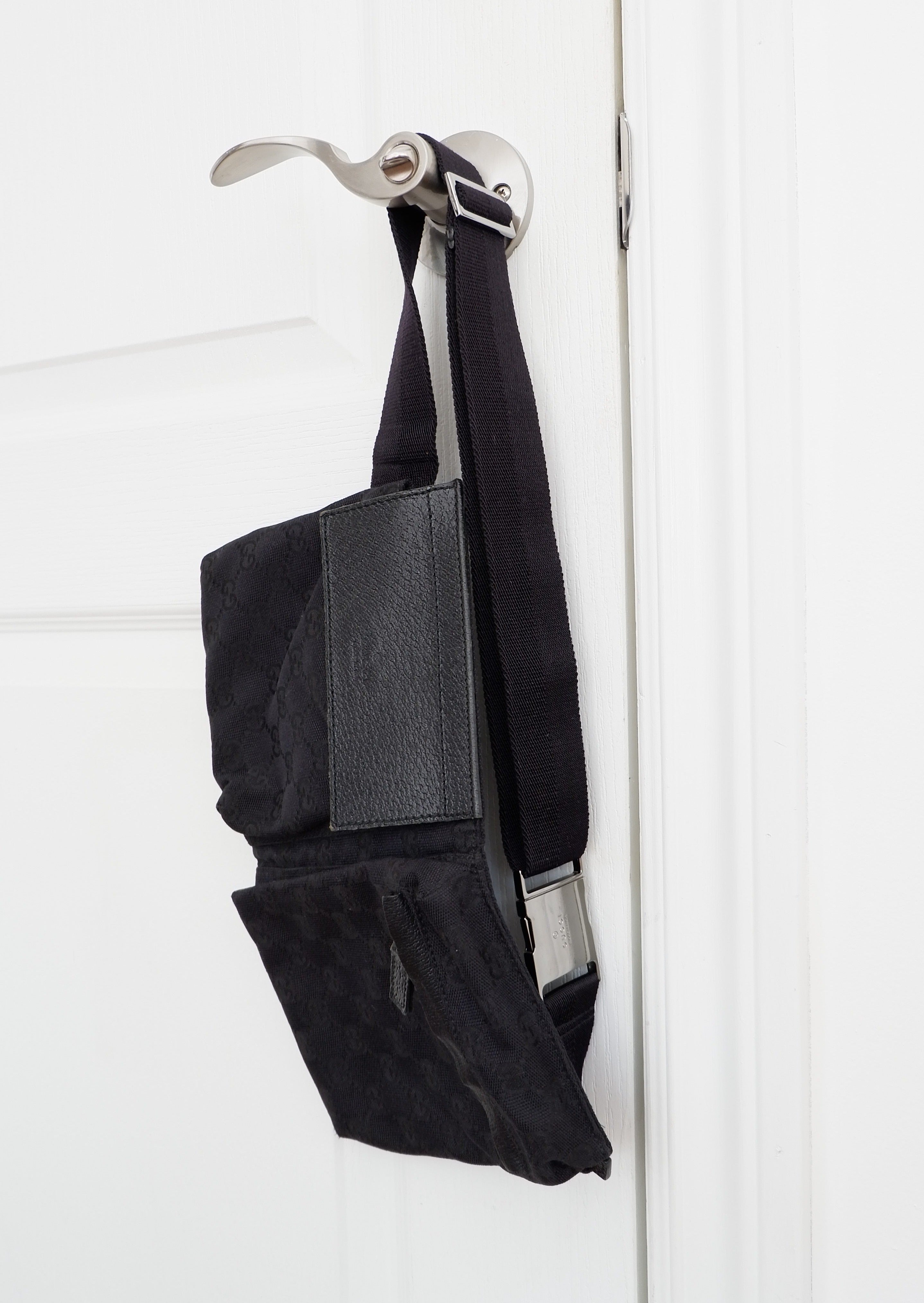 Authentique Sac Banane Gucci en Toile GG Noire Pré-aimé