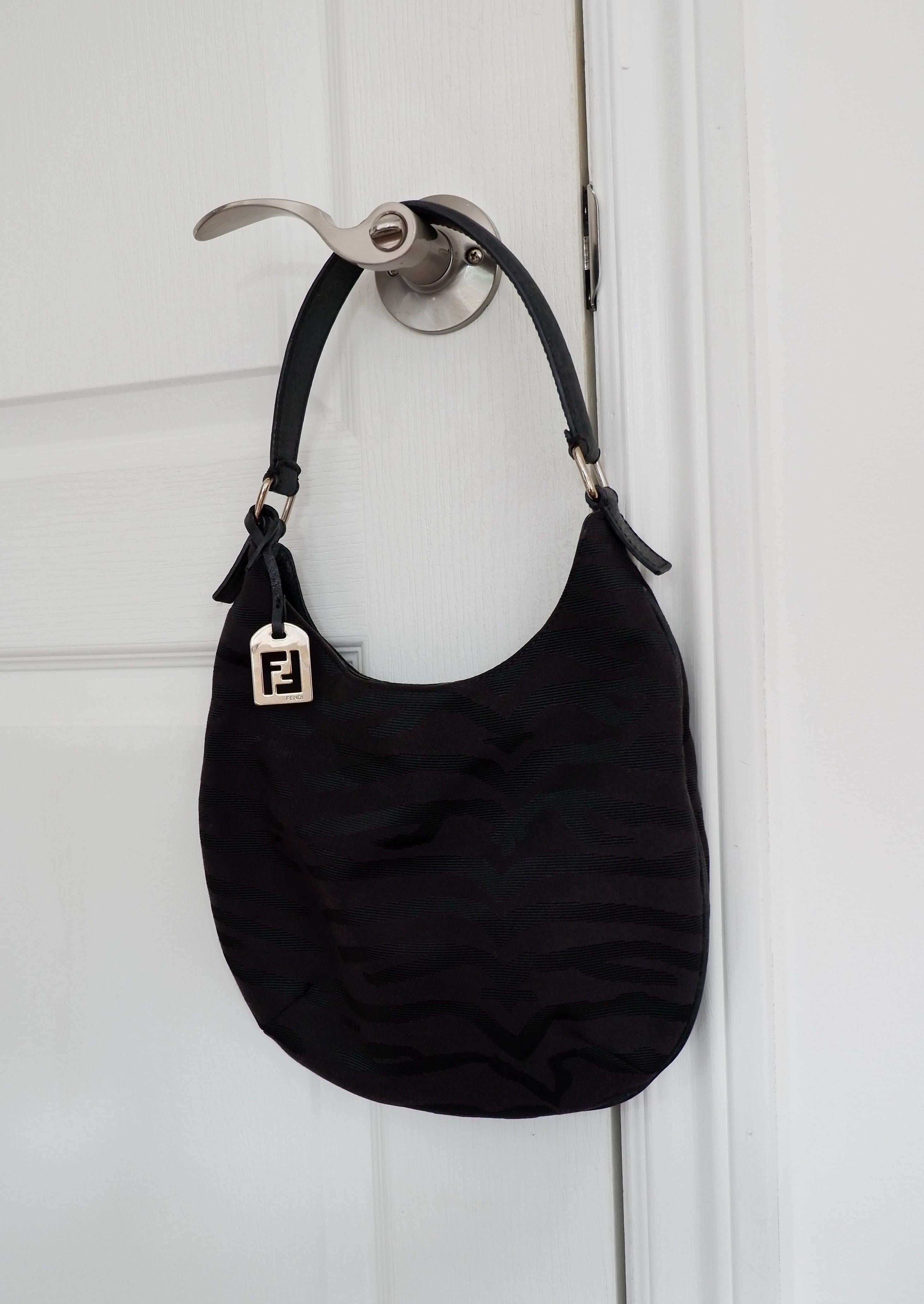 Sac Hobo Fendi authentique d'occasion en toile noire à imprimé animal