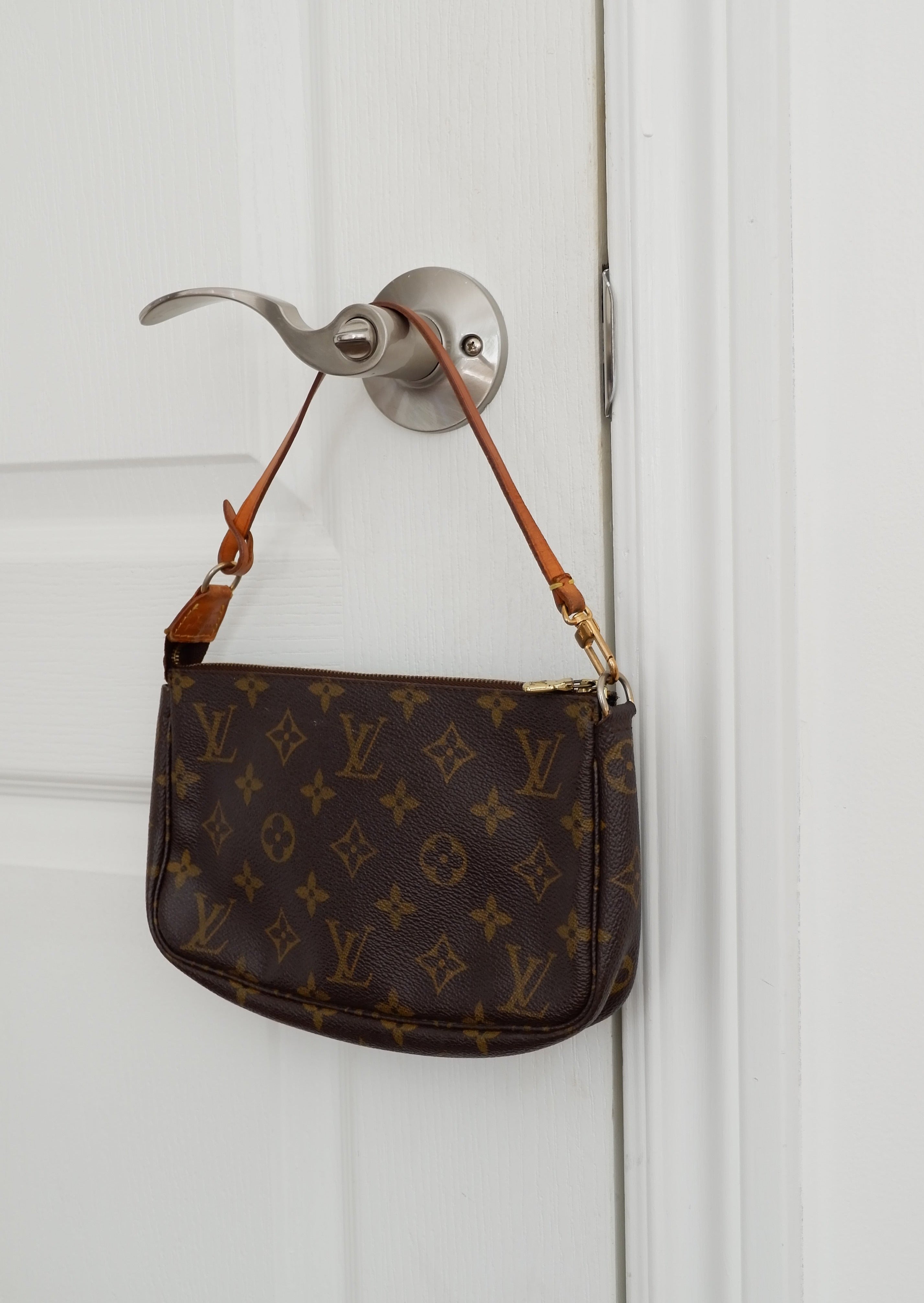 Authentique Louis Vuitton d'occasion Pochette Accessoires Monogram