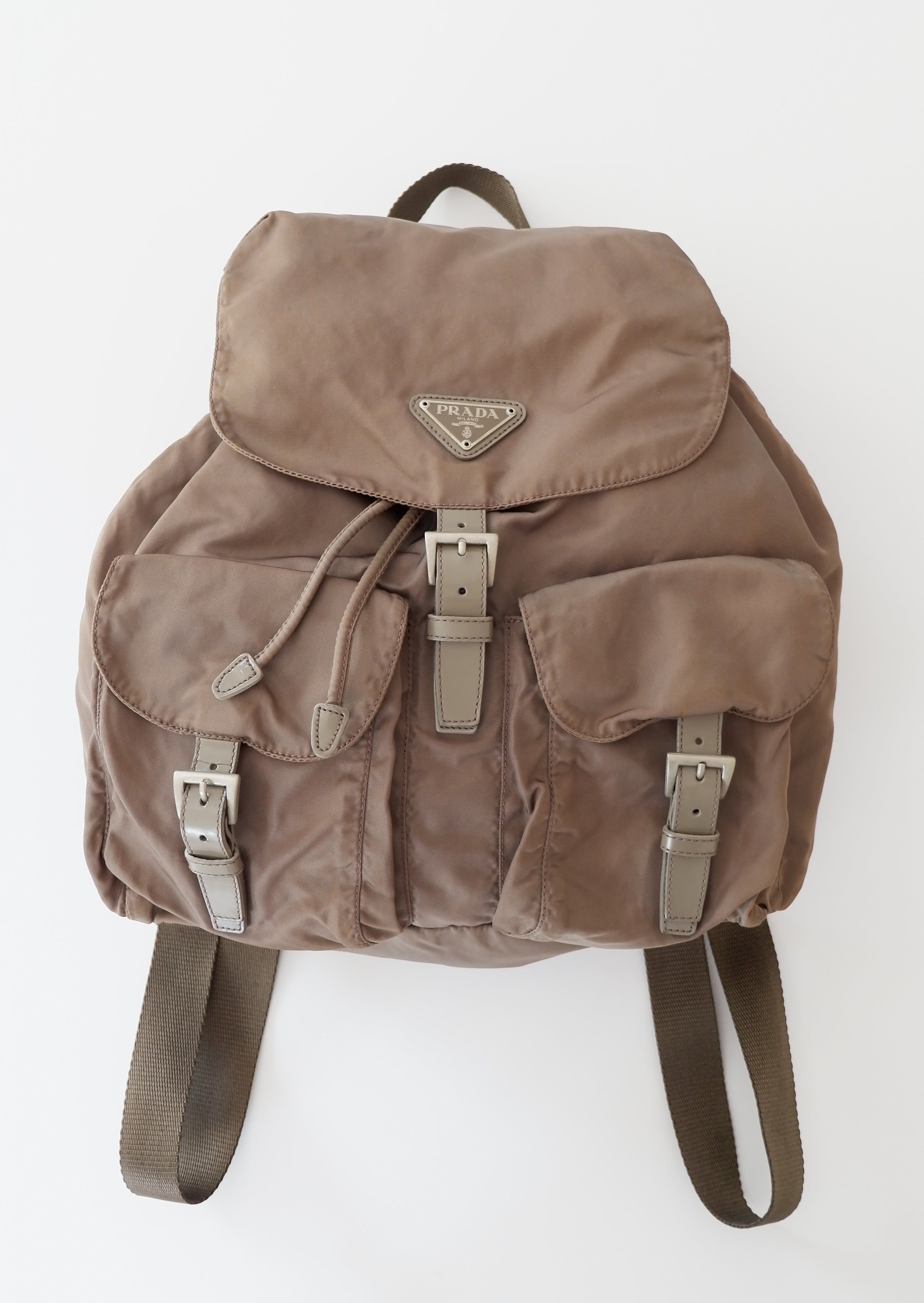 Sac à dos Prada authentique d'occasion en nylon gris/kaki