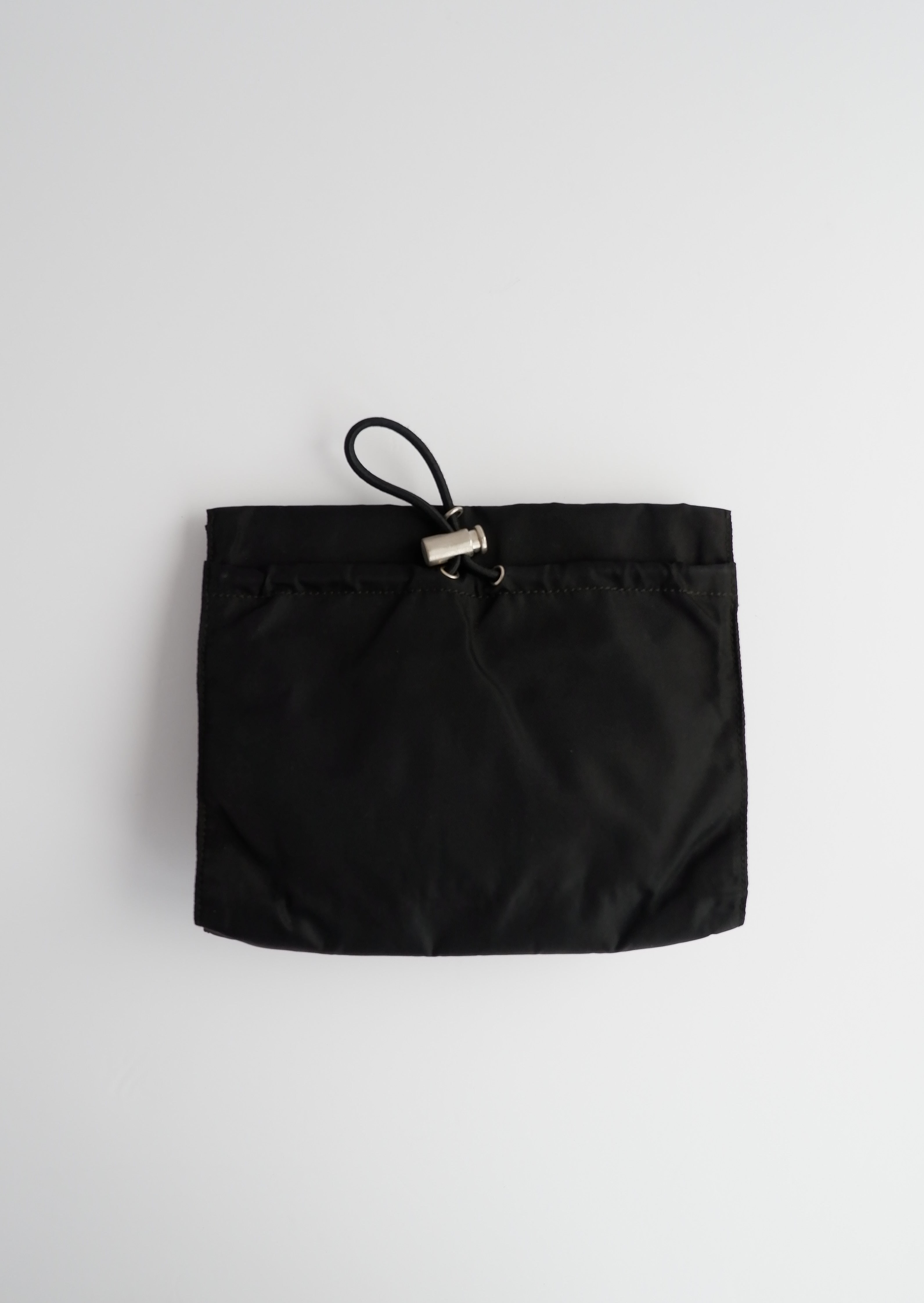 Pochette micro Prada authentique d'occasion en nylon noir