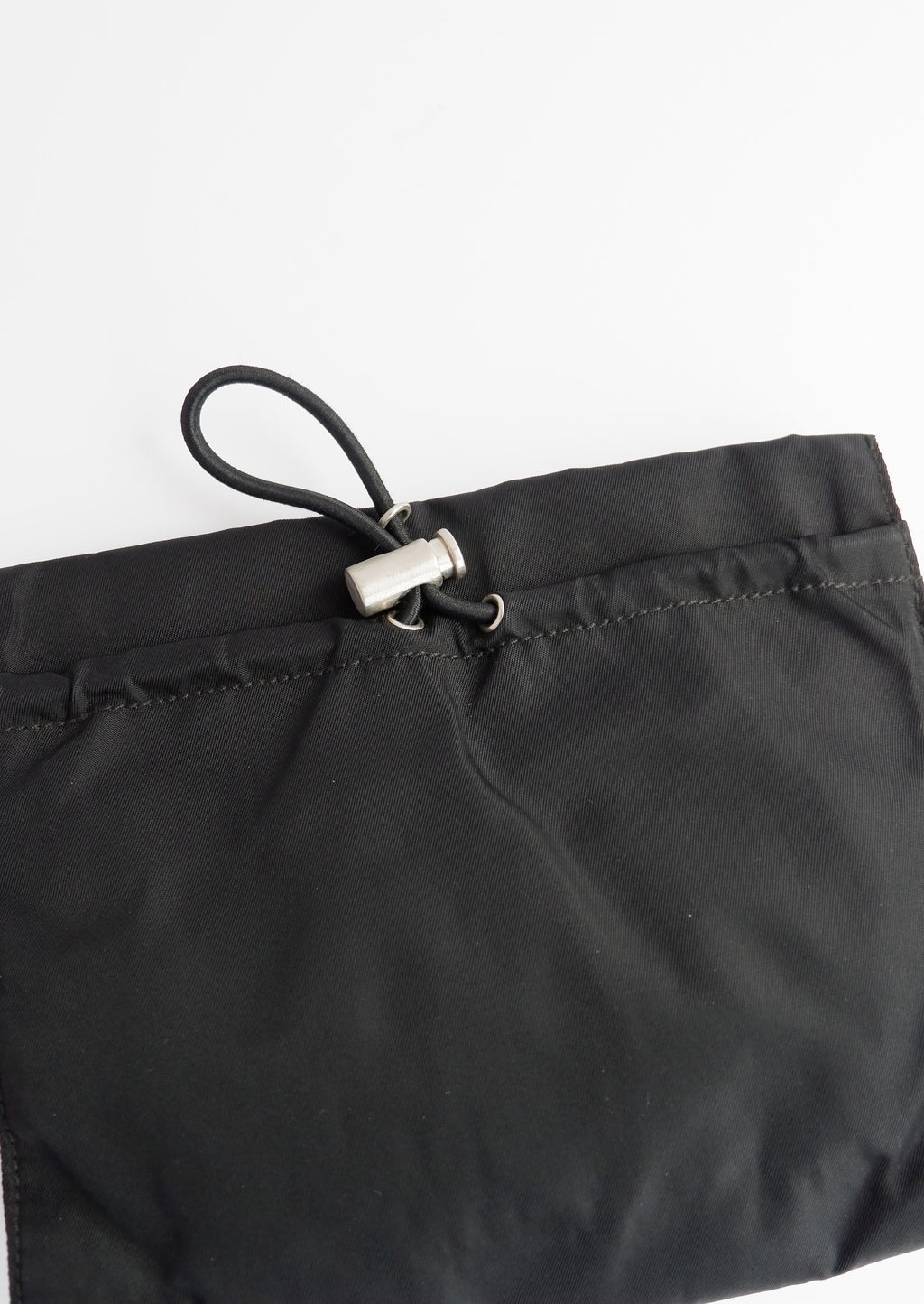 Pochette micro Prada authentique d'occasion en nylon noir