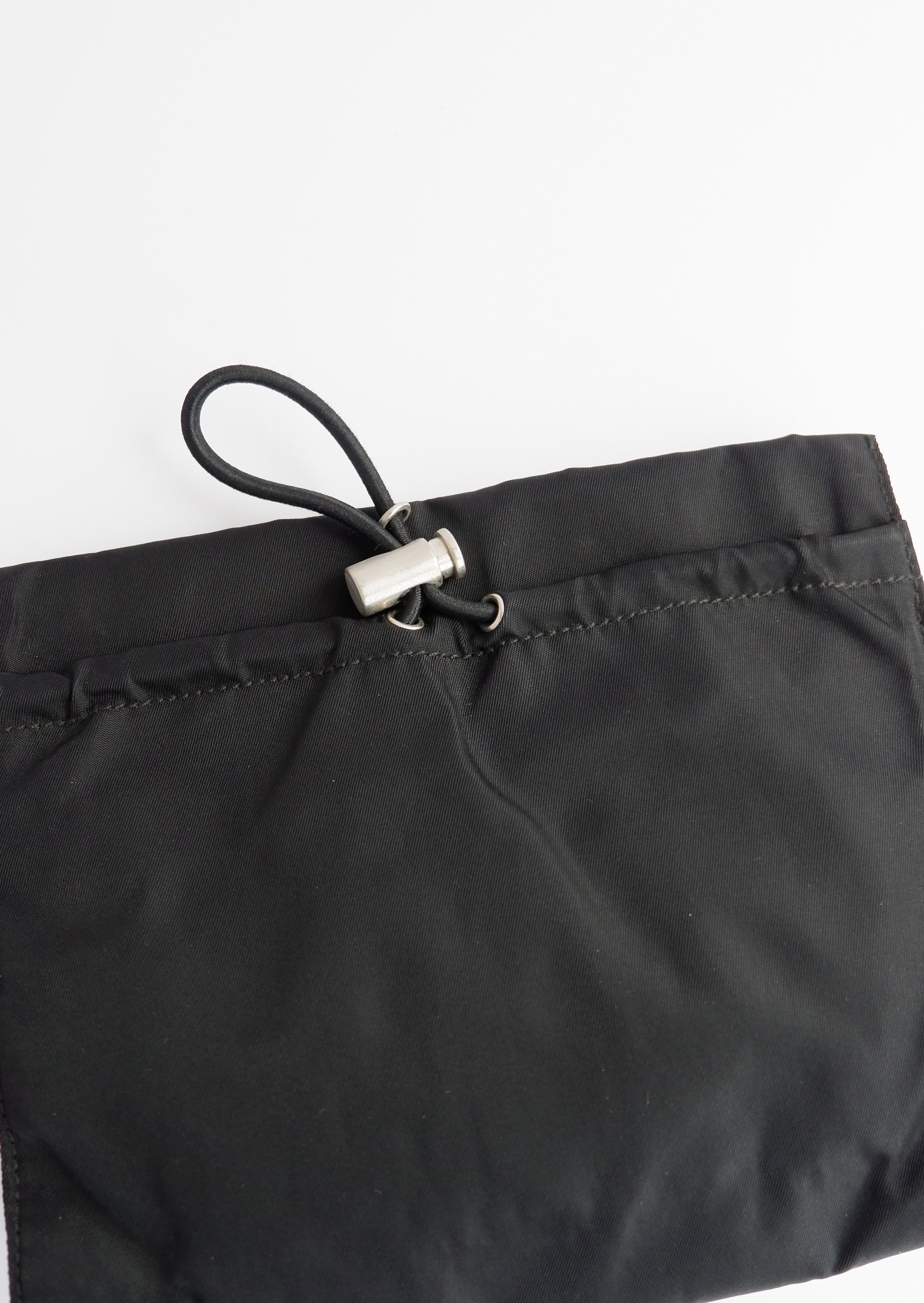 Pochette micro Prada authentique d'occasion en nylon noir