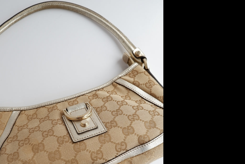 Sac bandoulière Gucci authentique d'occasion en toile GG beige/doré