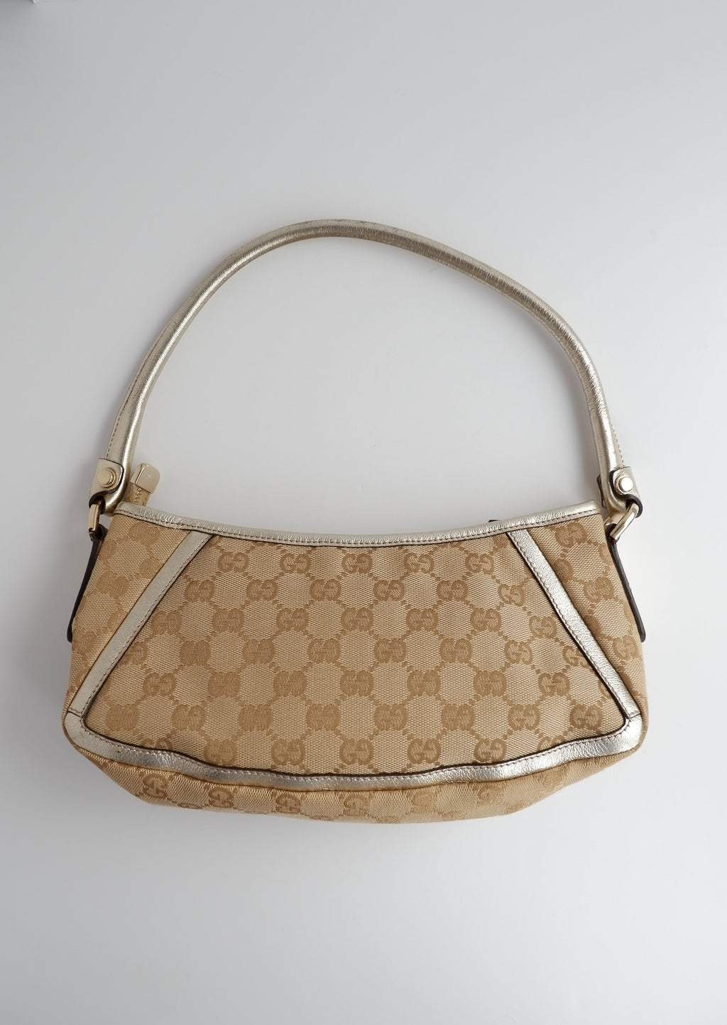 Sac bandoulière Gucci authentique d'occasion en toile GG beige/doré