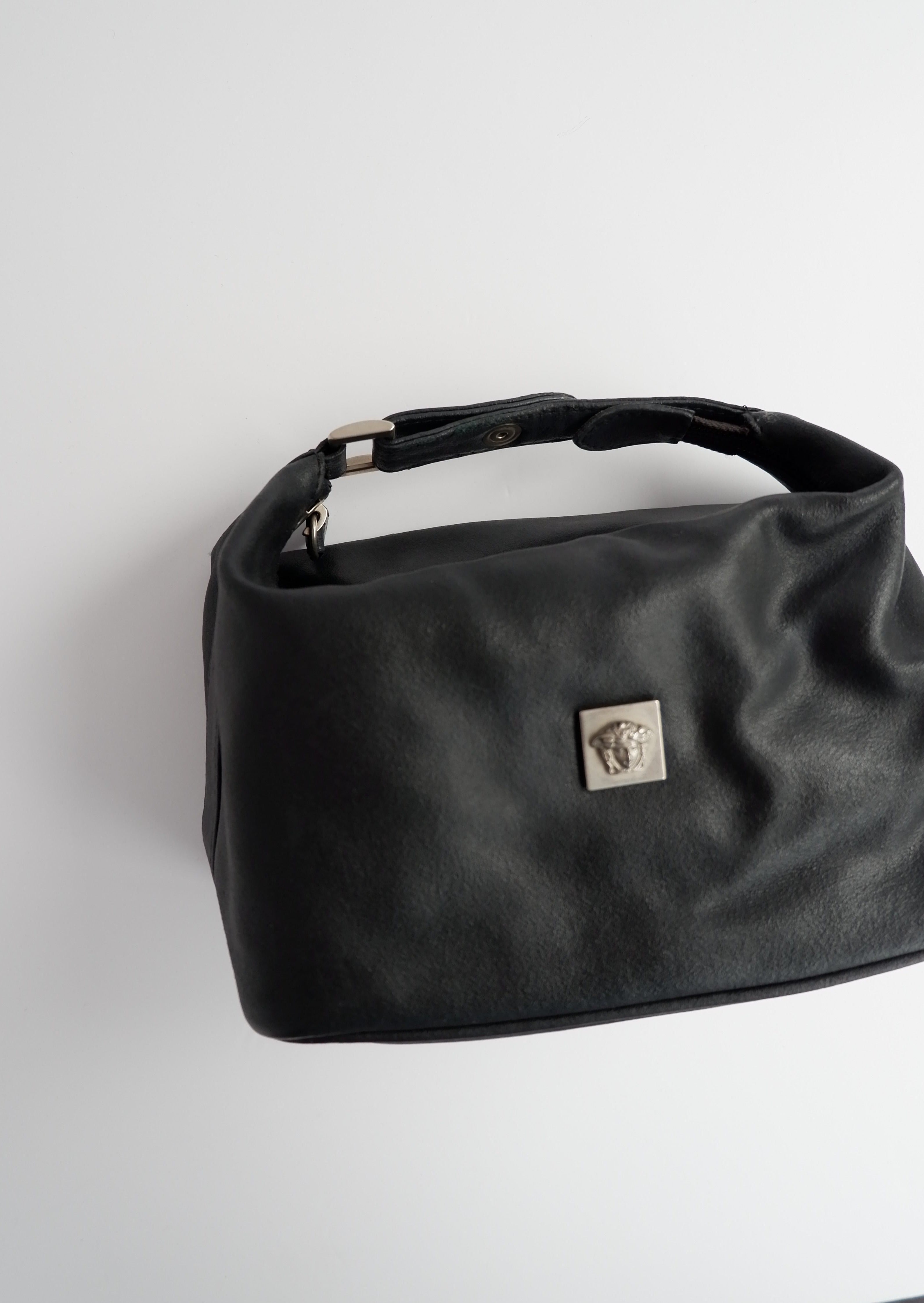 Authentique pochette micro en cuir Versace d'occasion avec poignée supérieure