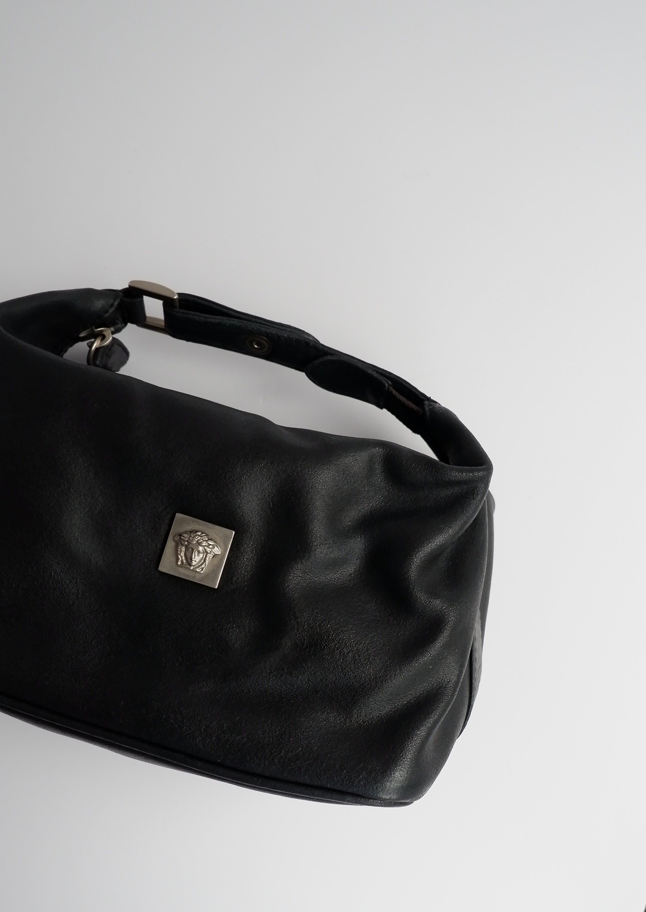 Authentique pochette micro en cuir Versace d'occasion avec poignée supérieure