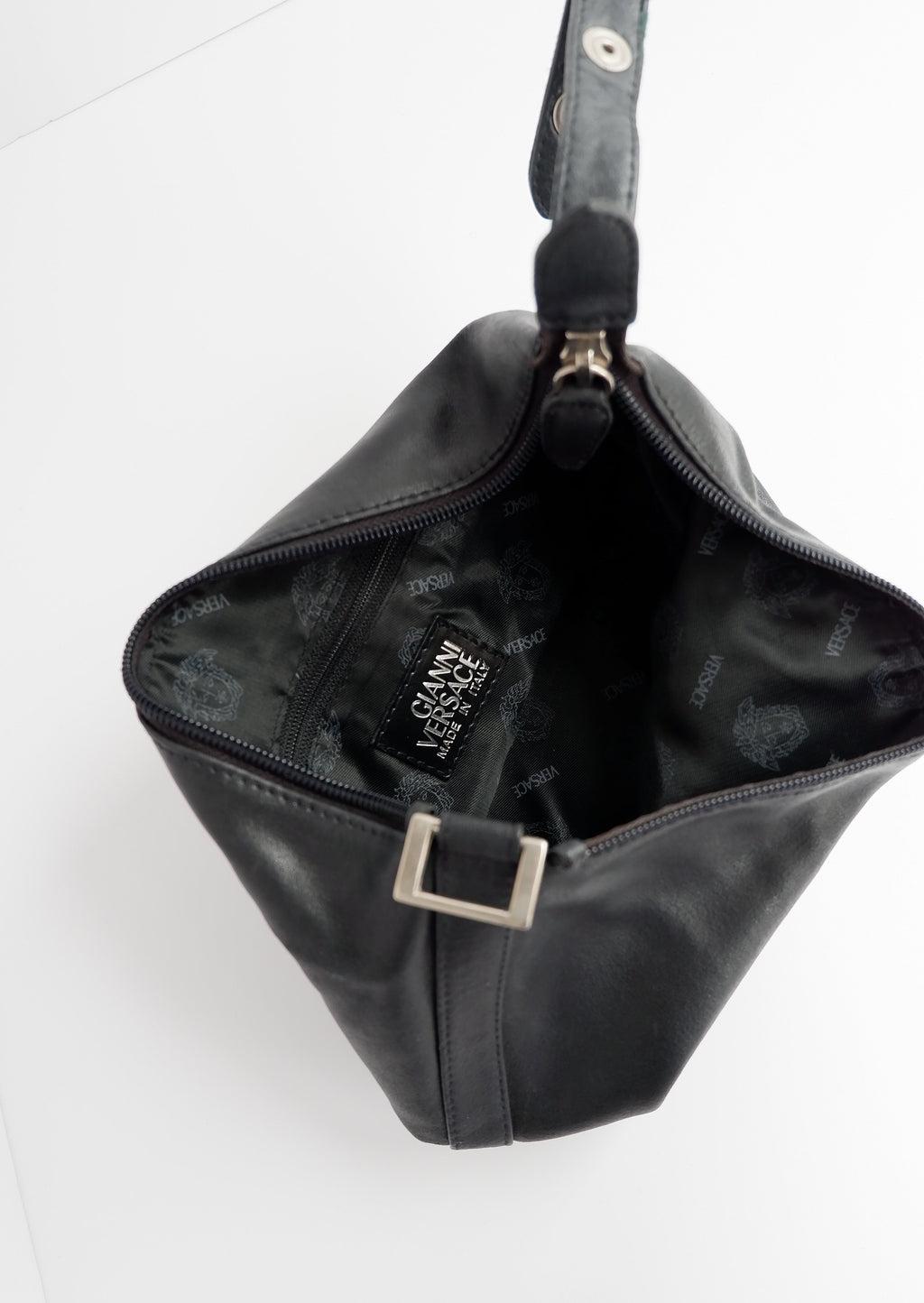 Authentique pochette micro en cuir Versace d'occasion avec poignée supérieure